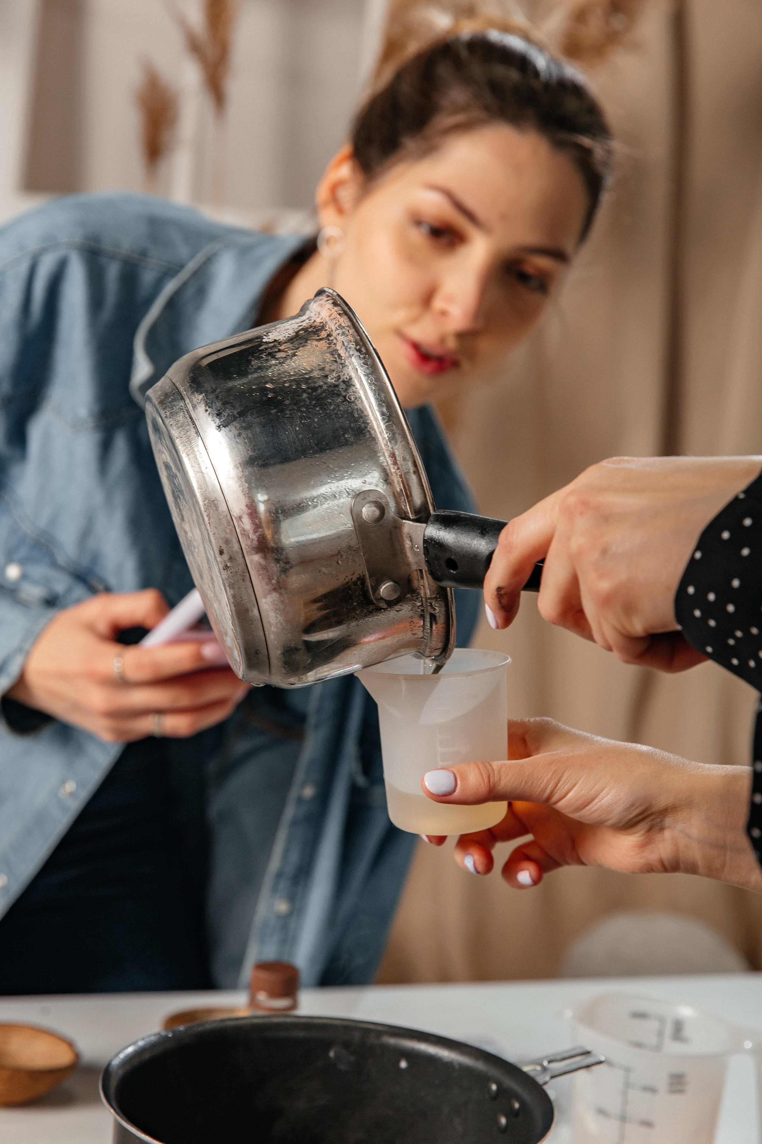 Создать свечи в кокосе в творческой мастерской AROMALAGE