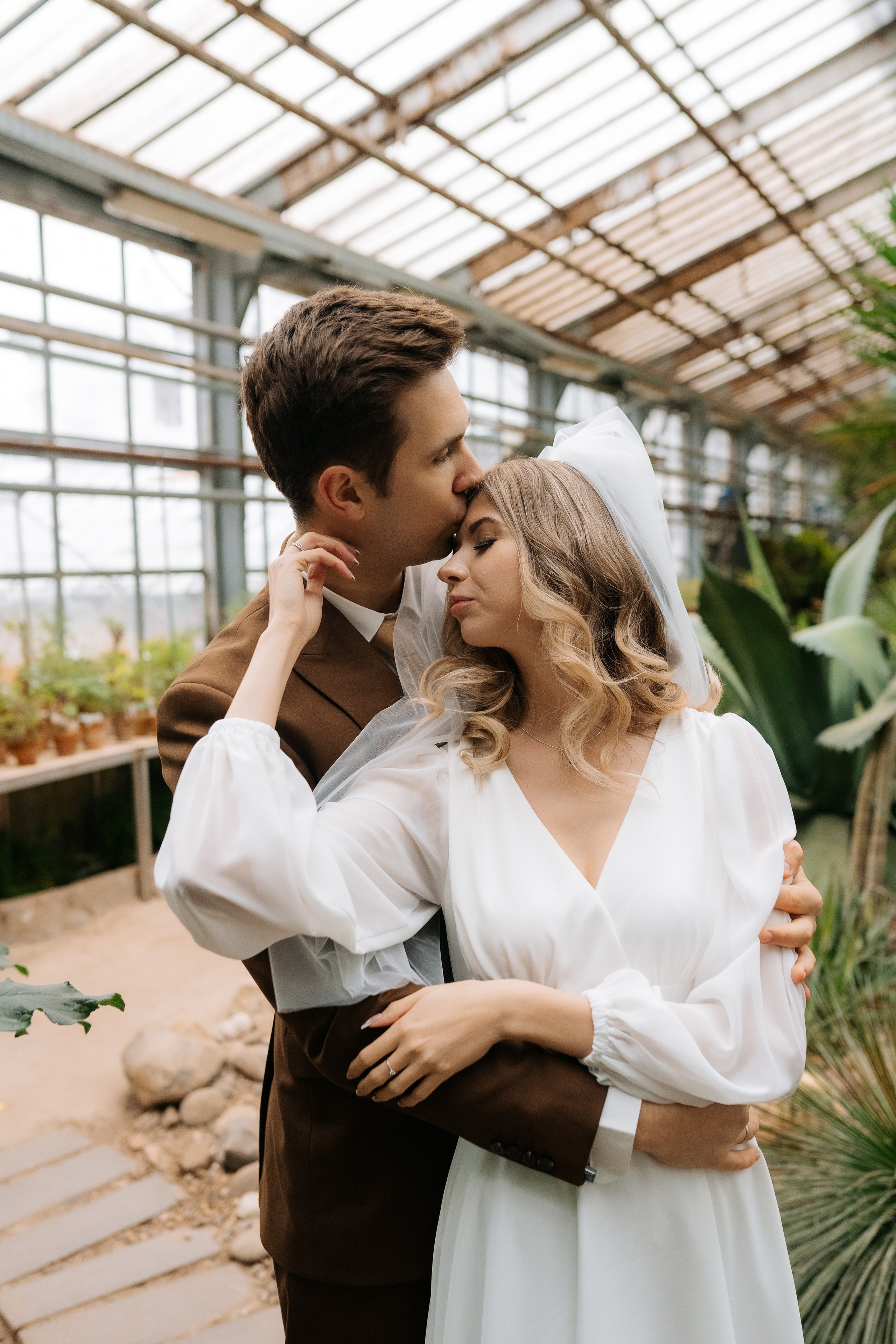 Свадебная фотосессия в оранжерее, Москва. Свадебный фотограф в Москве Анна Полушина