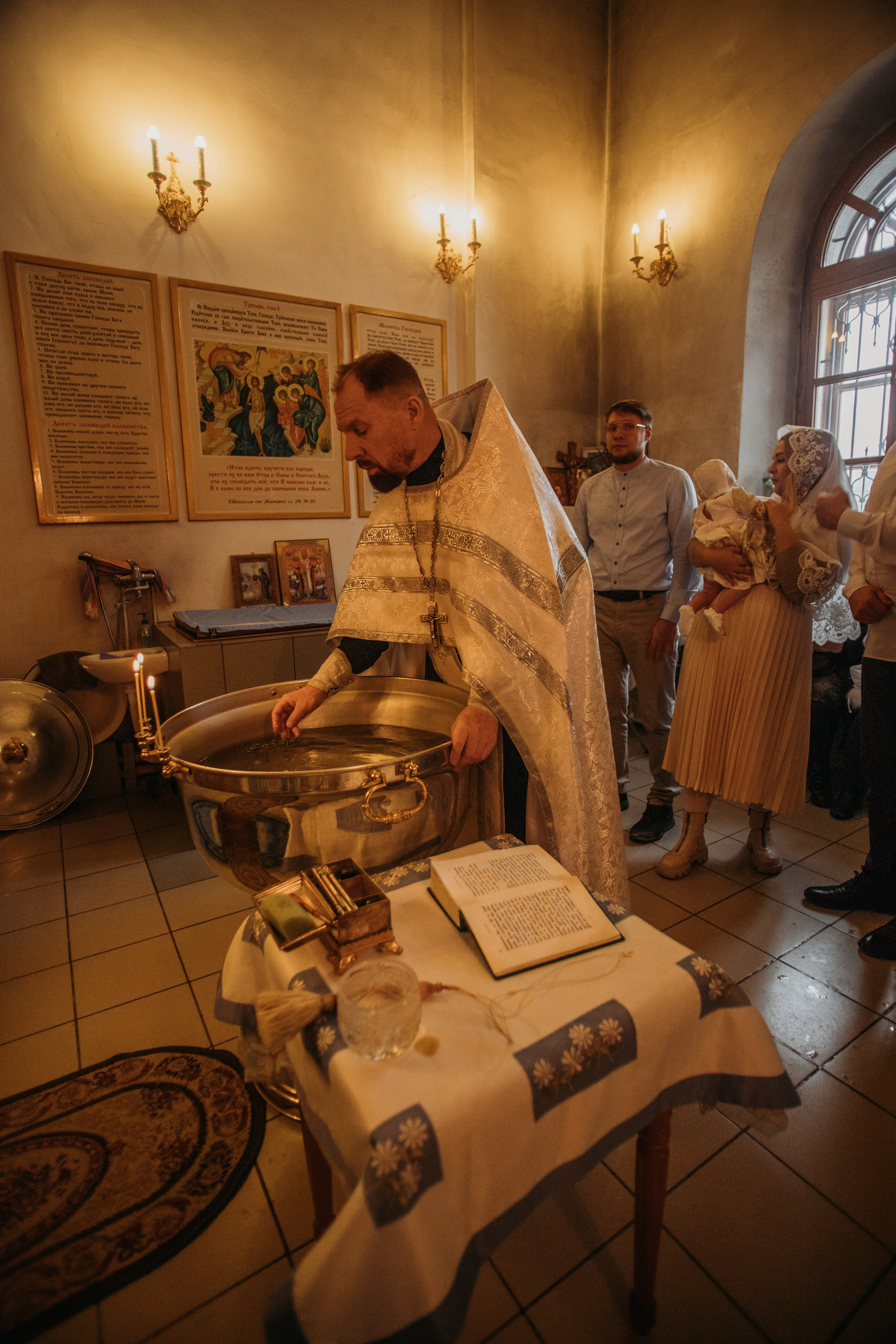 Крещение Аглаи. Венера Гайн. Репортажный фотограф  Тюмень. Обучение фотографии с 0