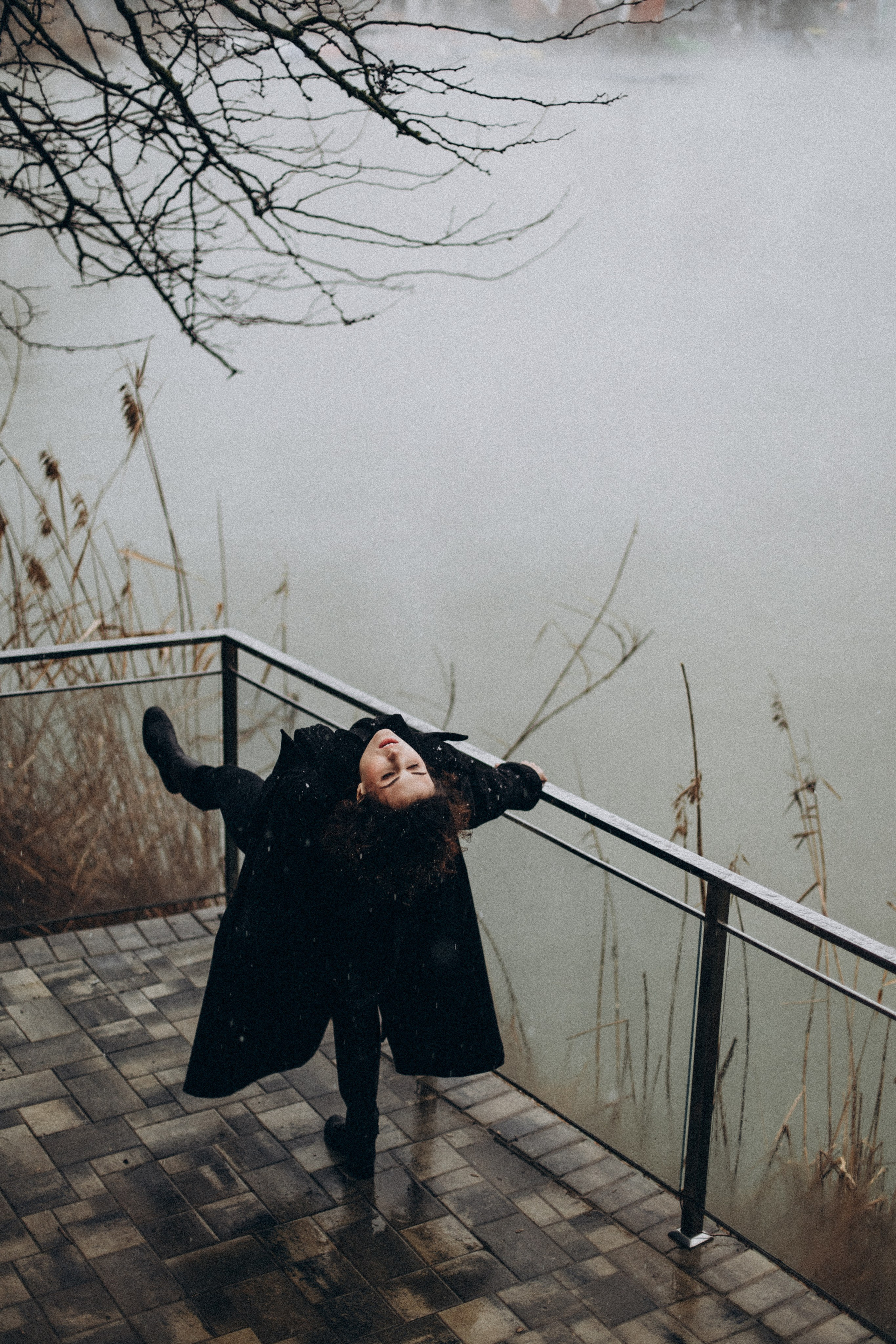 Женская фотосъёмка: индивидуальный подход, профессиональный свет, внимание к деталям. Красивые портреты, нежные эмоции, уверенность в кадре. Фотограф в Краснодаре, студийные и уличные фотосессии, ретушь снимков.