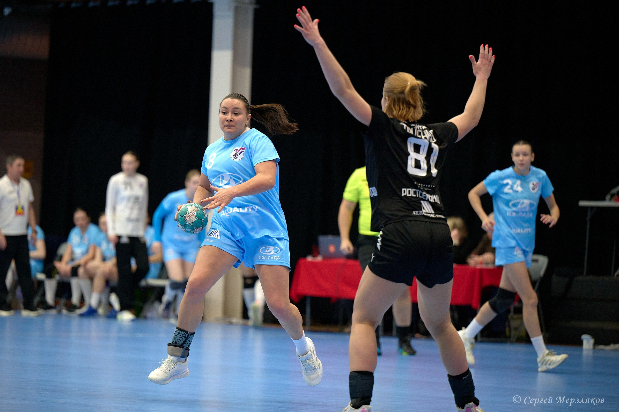 Гандбол. OLIMPBET Суперлига. «Университет» — «Ростов-Дон». Спортивный репортажный фотограф в Ижевске Сергей Мерзляков