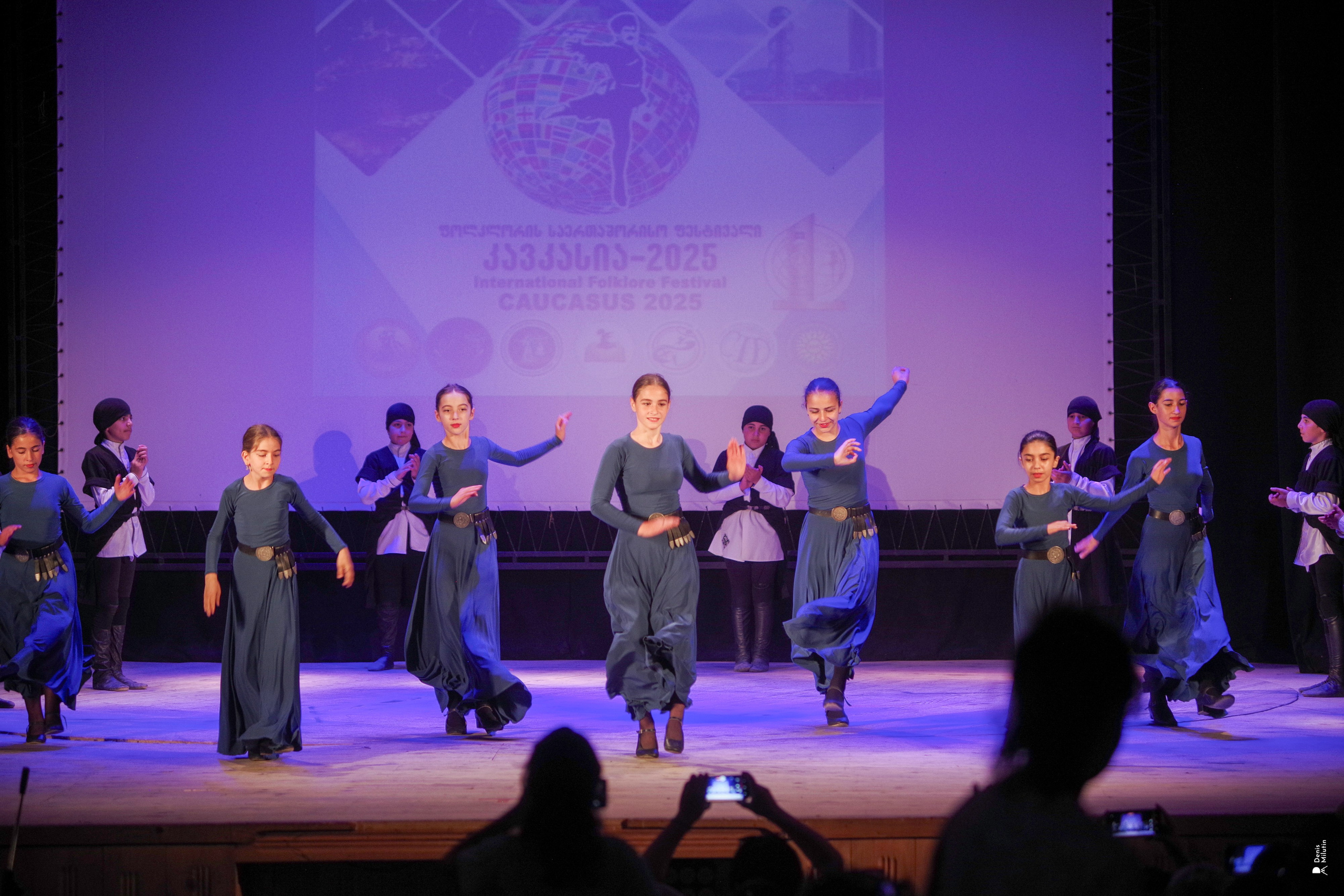 Танцы в прекрасном Они. Портретный фотограф Денис Милютин