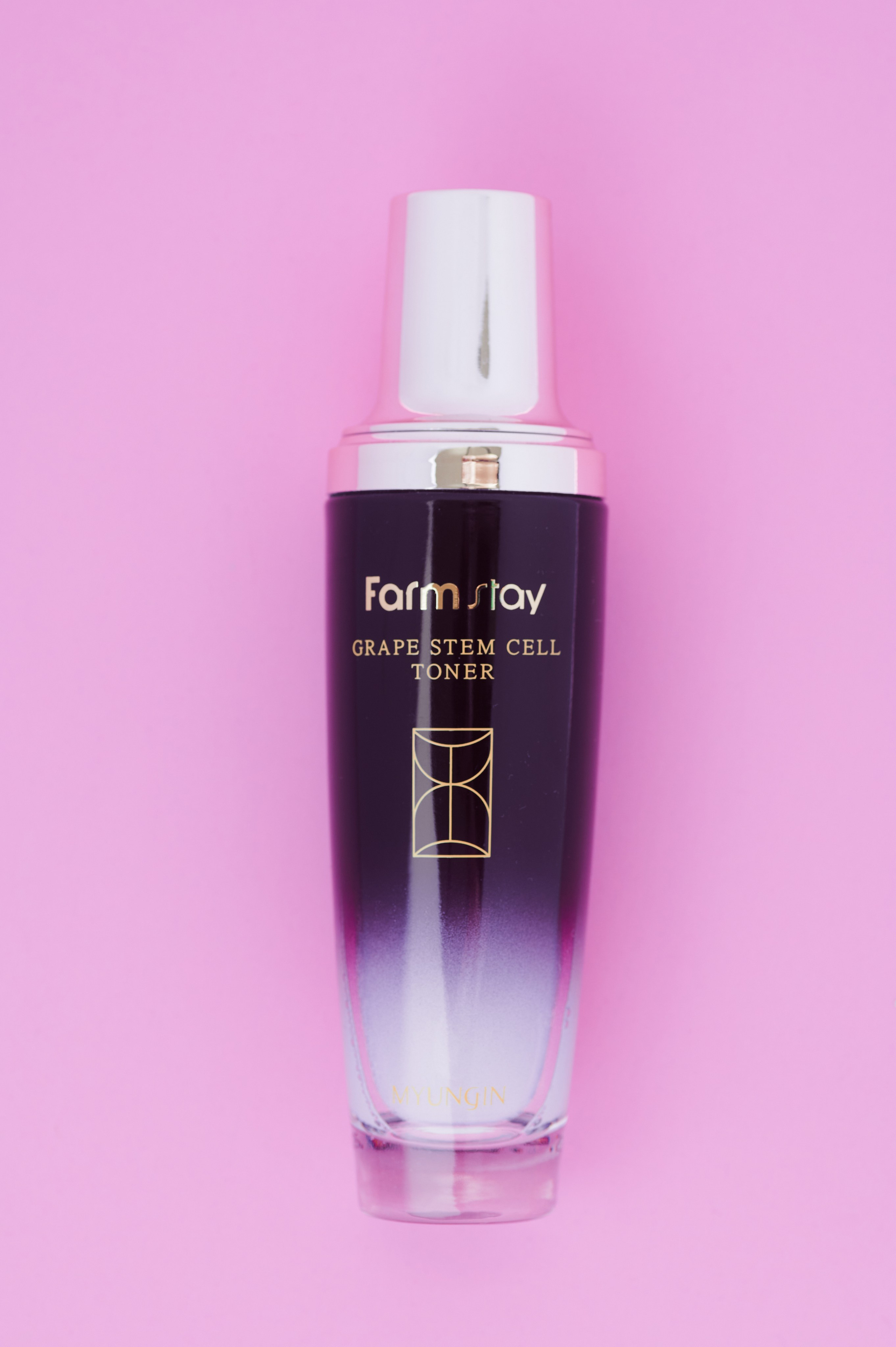 предметная сьемка на розовом фоне косметика духи в Екатеринбурге