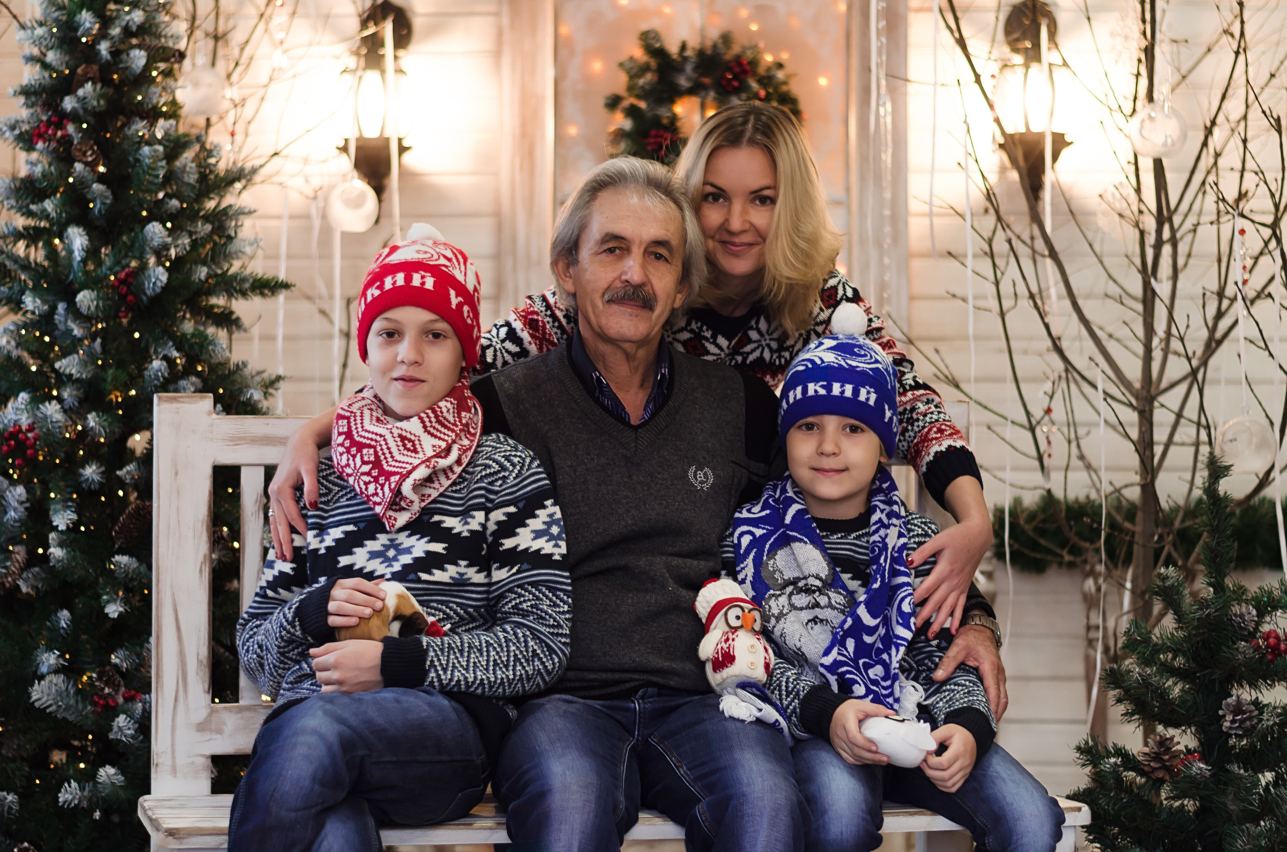 Отец, дочь и два внука. Предновогодняя съемка. Фотограф Ирина Курта