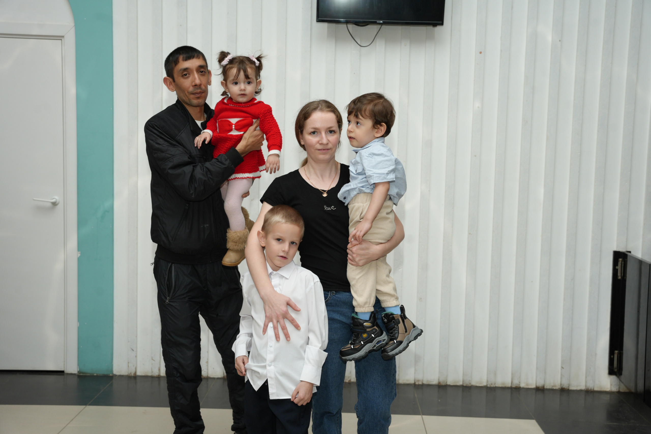 Социально —благотворительная акция «Ты в этом мире не один», посвященная Международному дню инвалидов. ВЫПУСКНЫЕ АЛЬБОМЫ, Школьный фотограф, семейный и свадебный в Саратове и области Ольга Плаксина