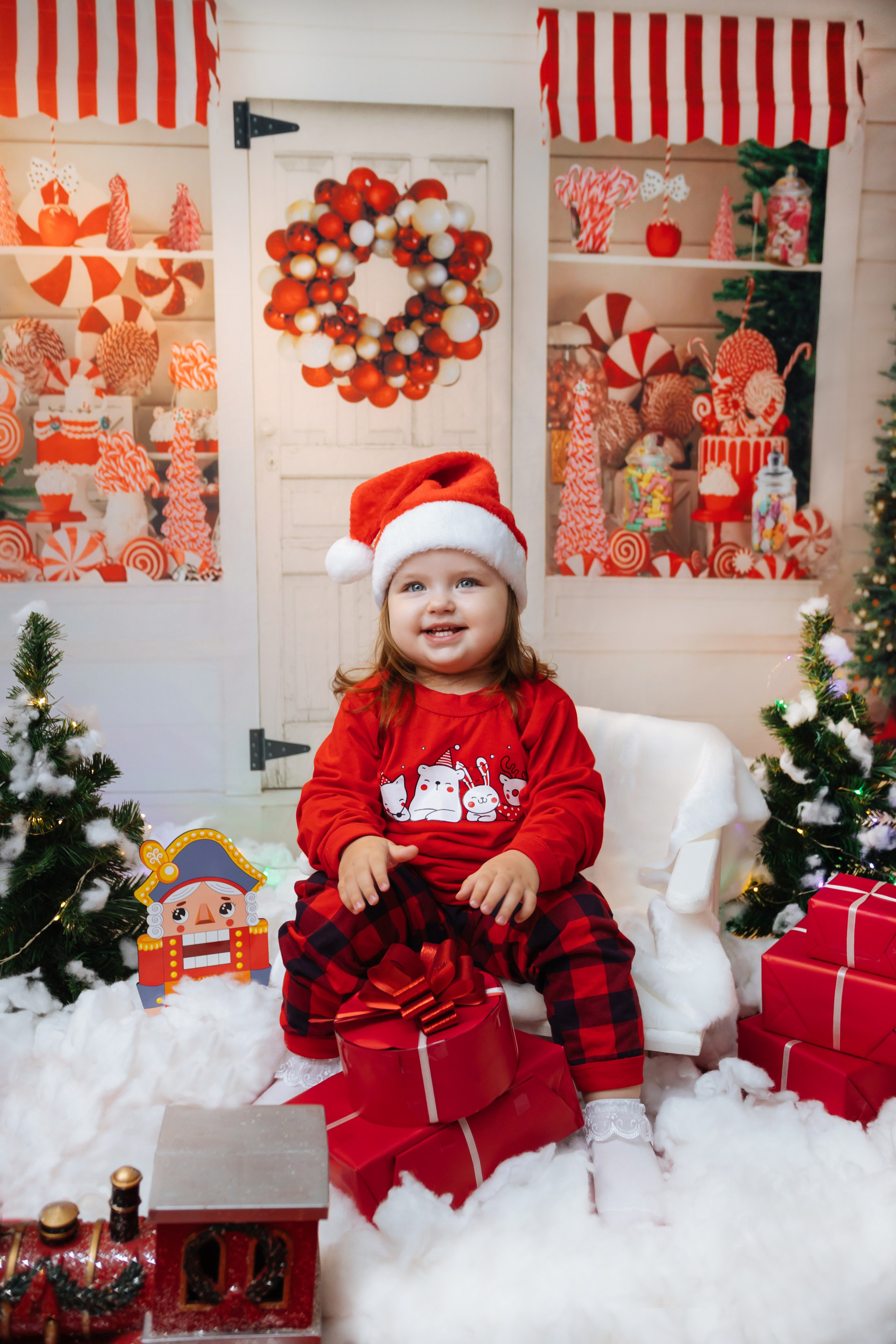 Новогодняя фотосессия — красная фотолокация. Фотограф новорожденных Химки, Красногорск, Мытищи и Москва Елена Третьяк