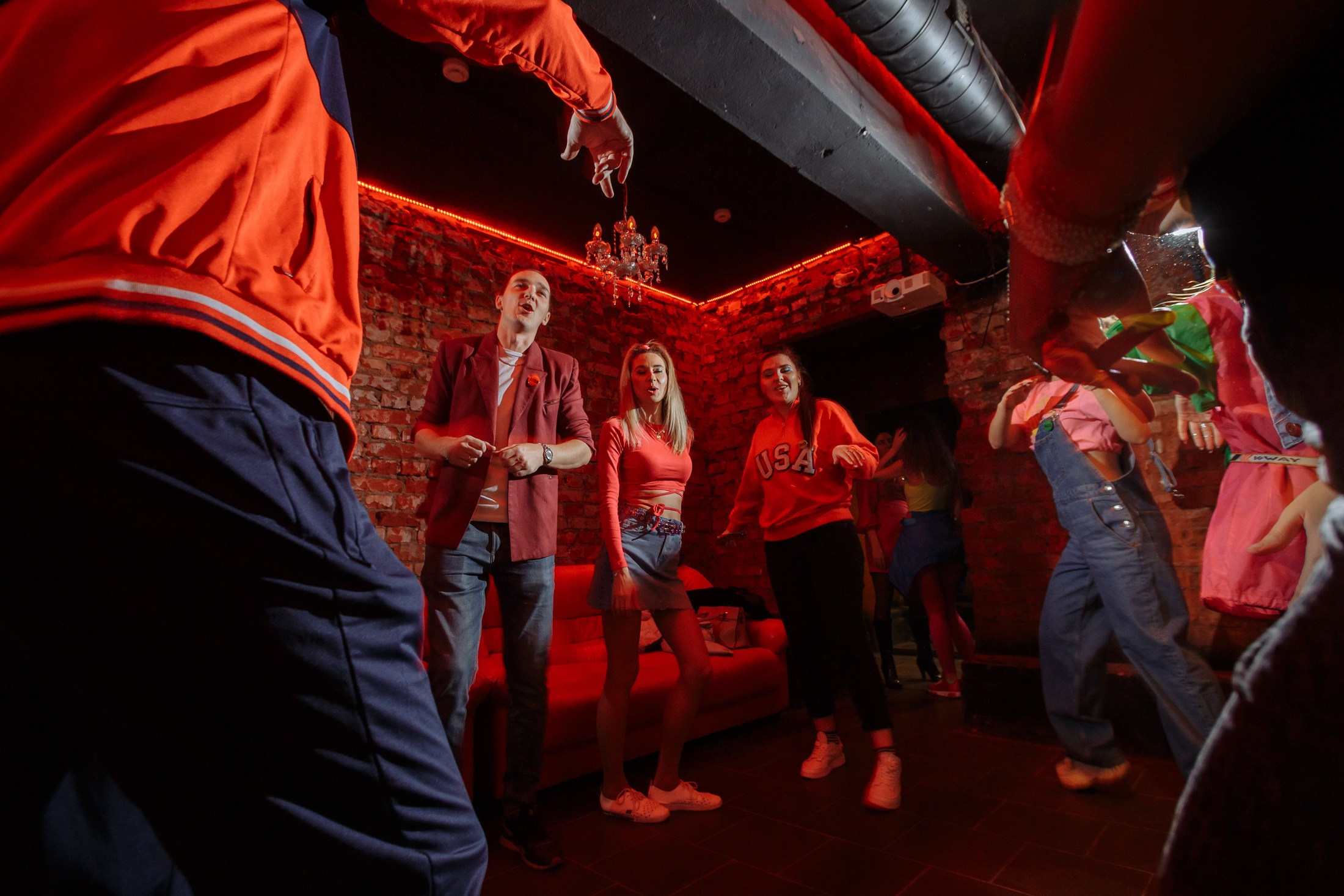 День рождения Кати в стиле 90-00х. Событийный фотограф Максим Бескоровайновнов