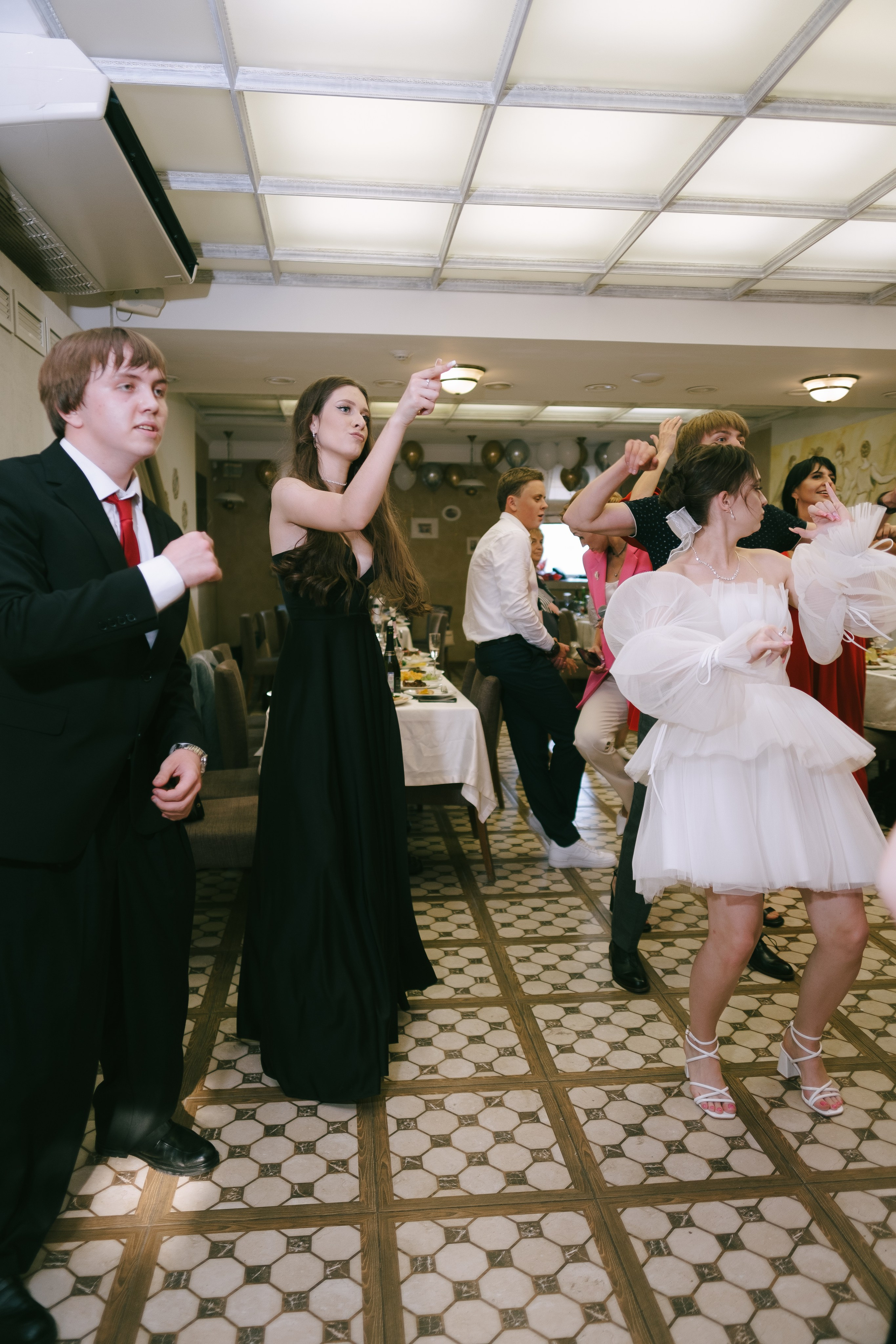 Выпускной школа 33. Свадебный и репортажной фотограф Денис Ожигин в Краснодаре и Краснодарском крае