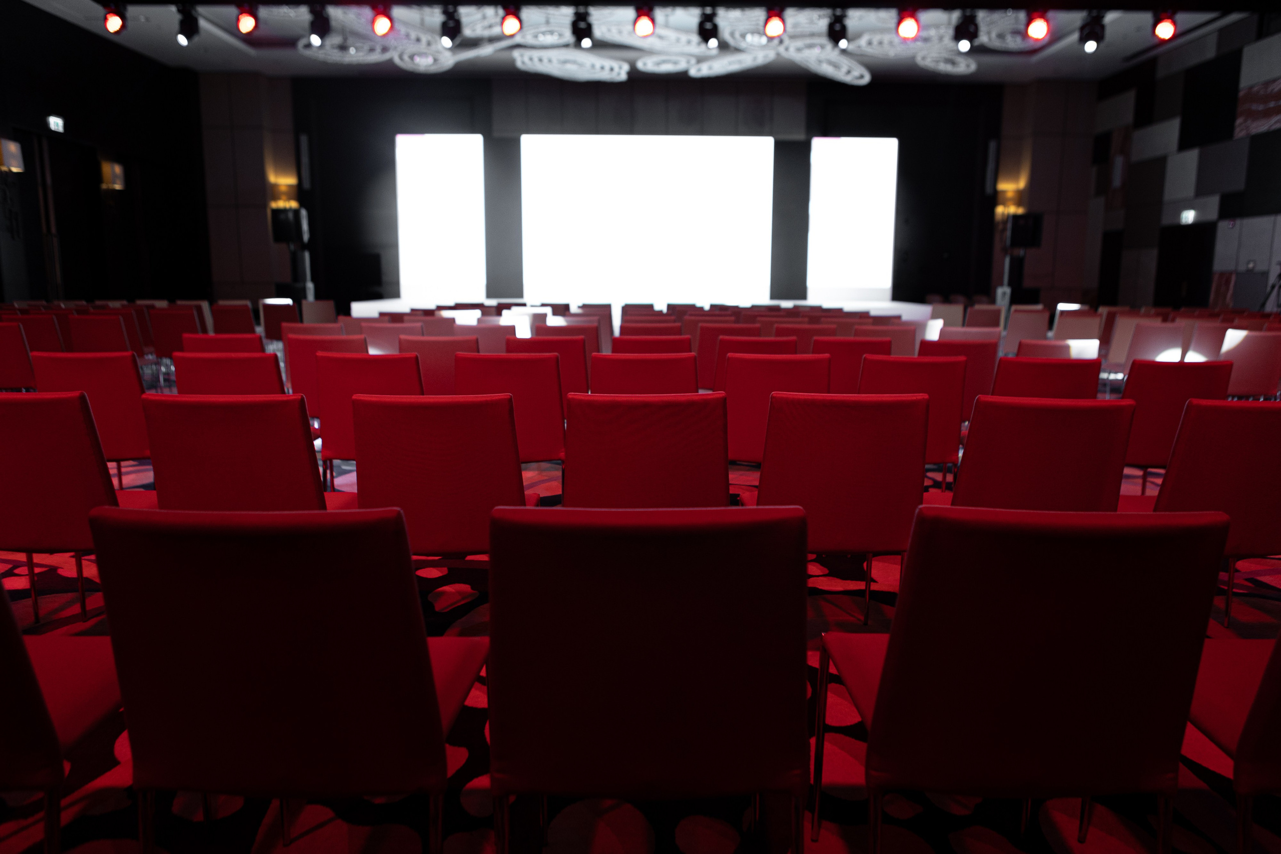 Abu-Dhabi | NA VOLNE Backstage. Фотограф Юлия Назарова