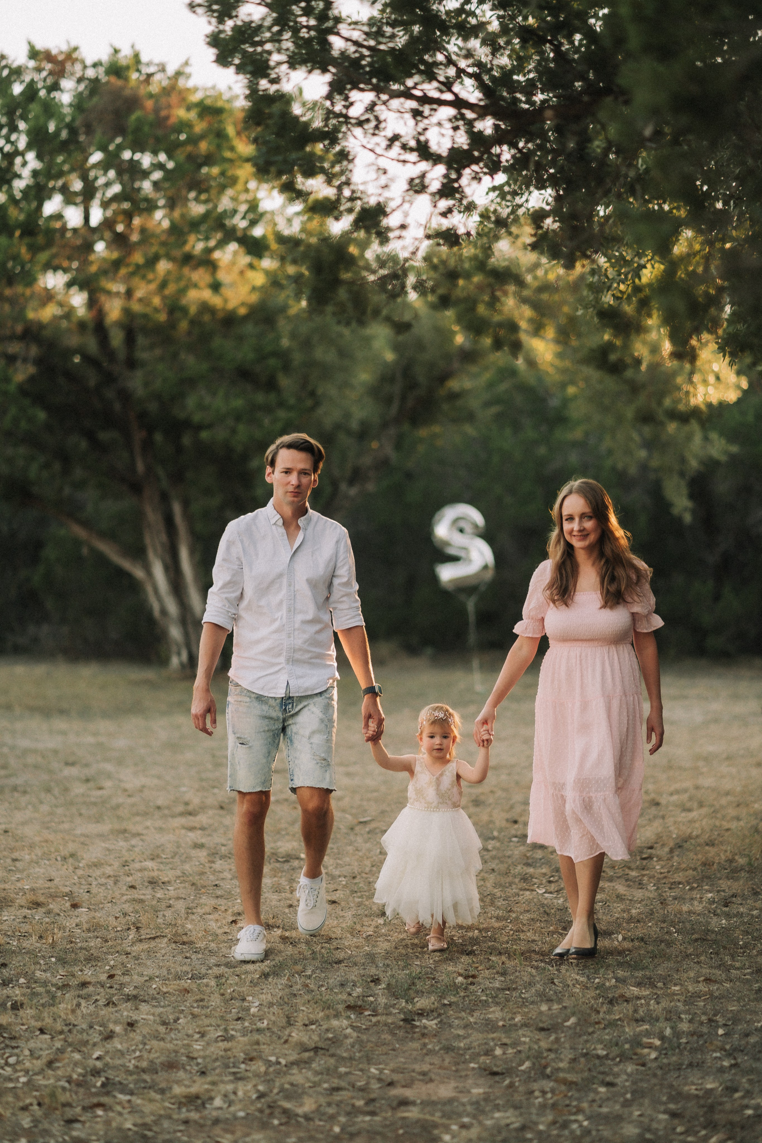 Family snuggles & smiles — cozy family photos