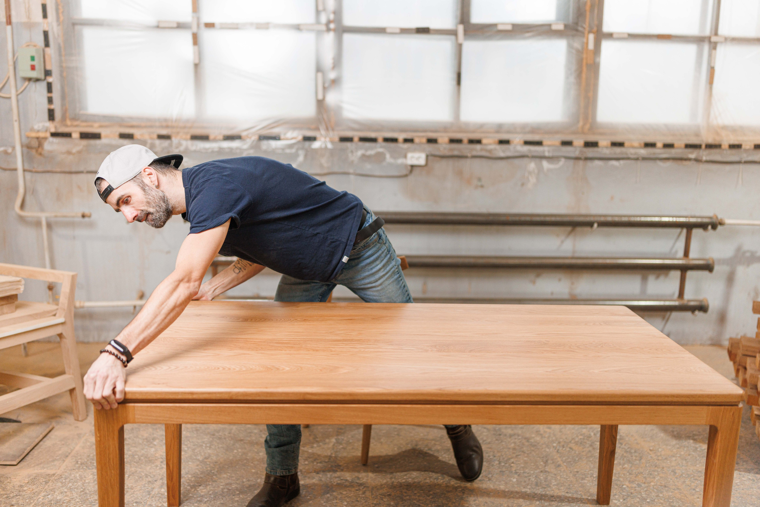 Артур и его стулья. Фотограф Балаев Михаил