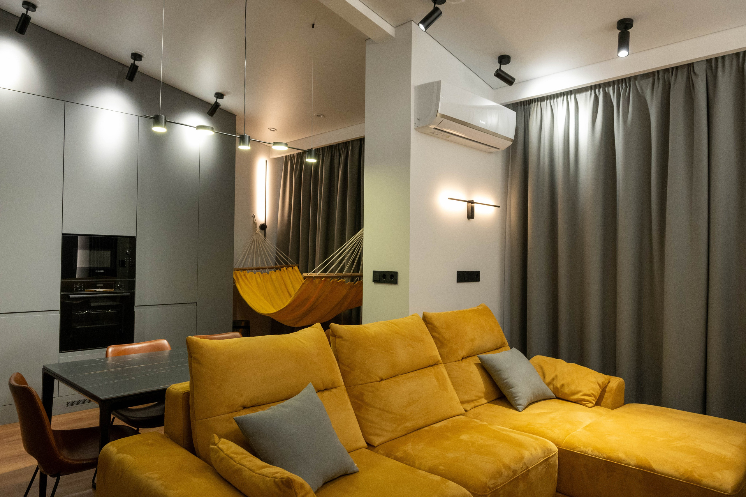 The apartment is on two levels. Fotograf Dmitrii Donets