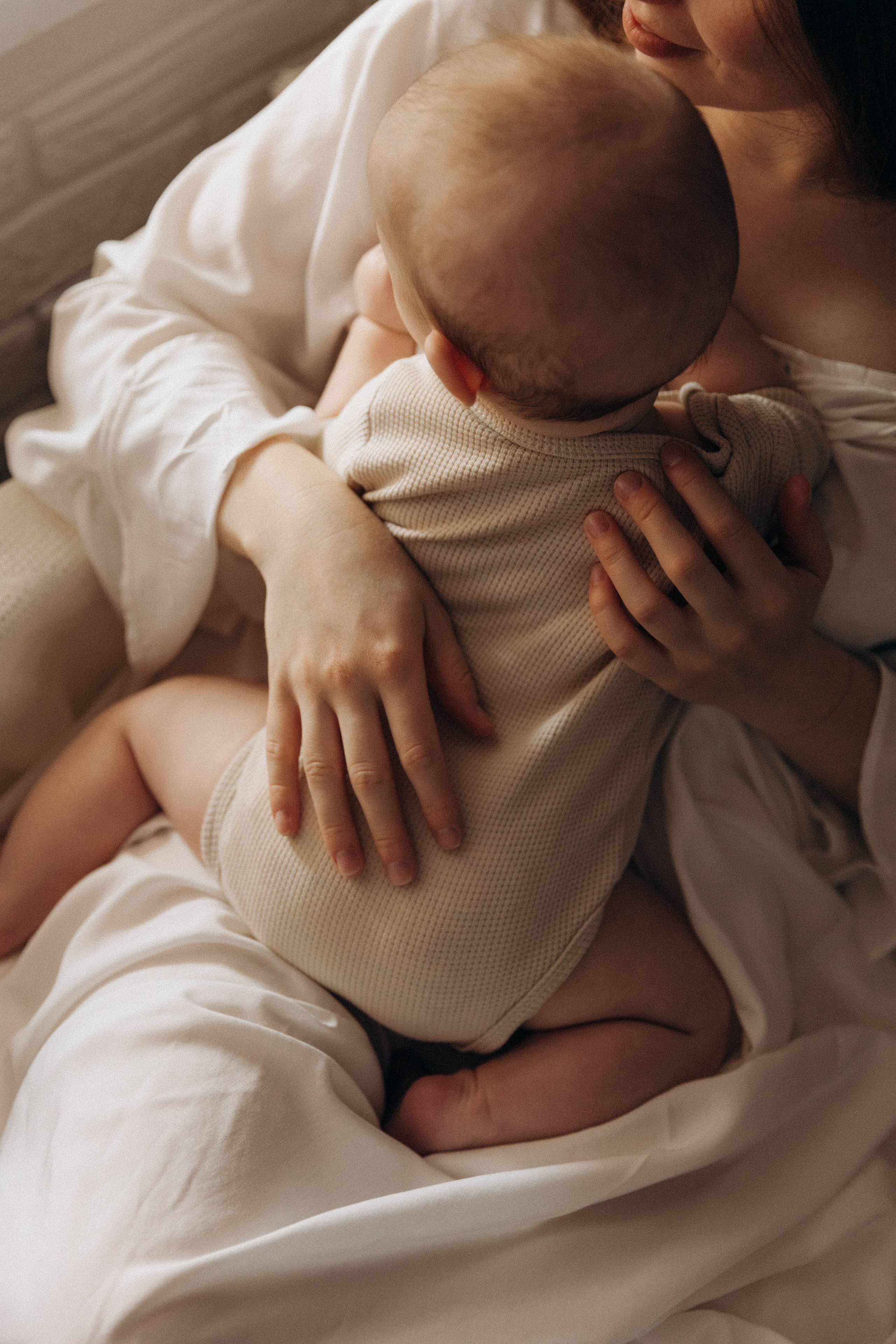 Мама и малыш, домашняя история. Фотограф Ульяна Дивина в Нижнем Новгороде и Нижегородской области