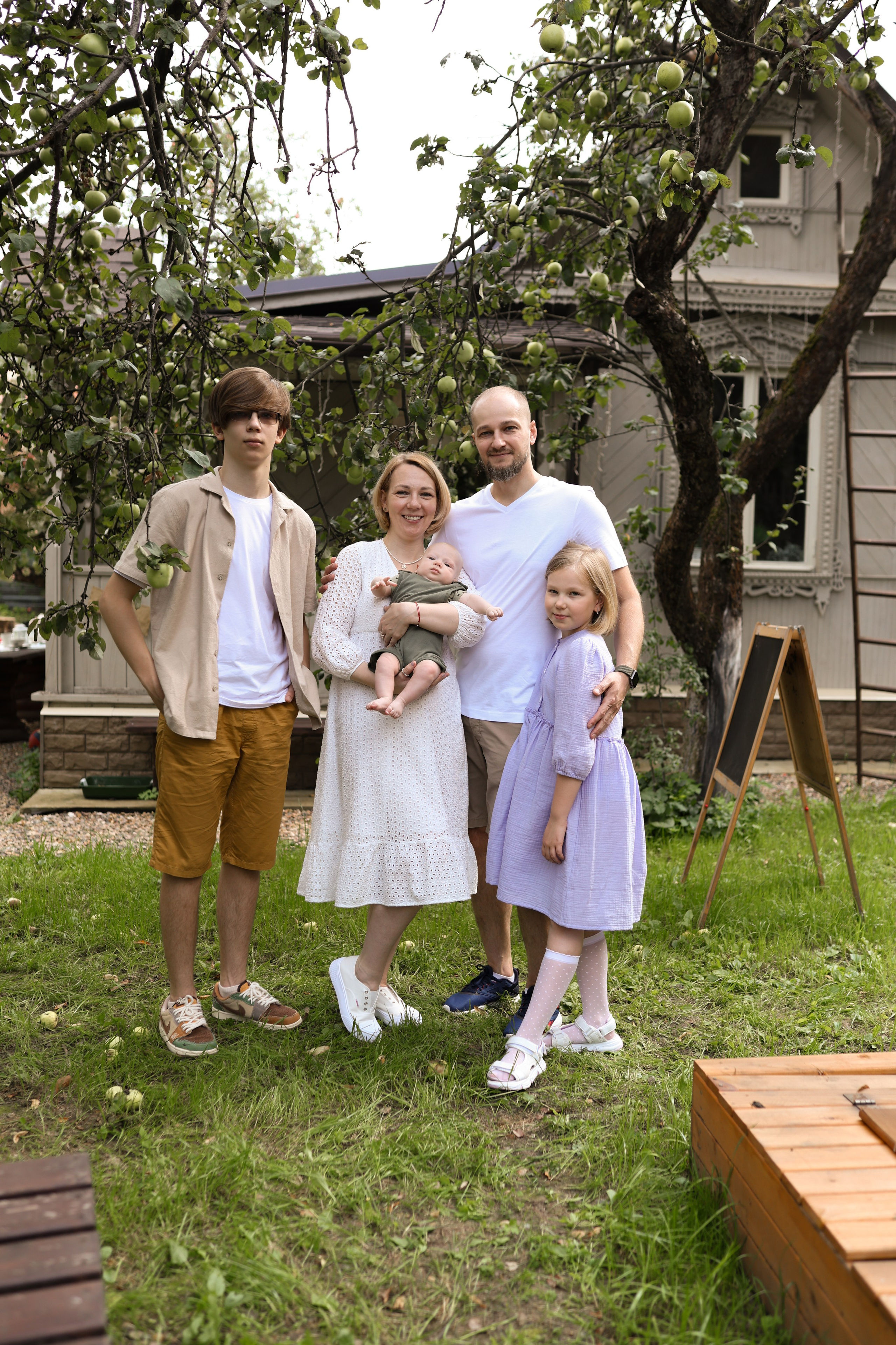 Семейная фотосессия в загородной студии. Фотограф в Железнодорожном и Балашихе