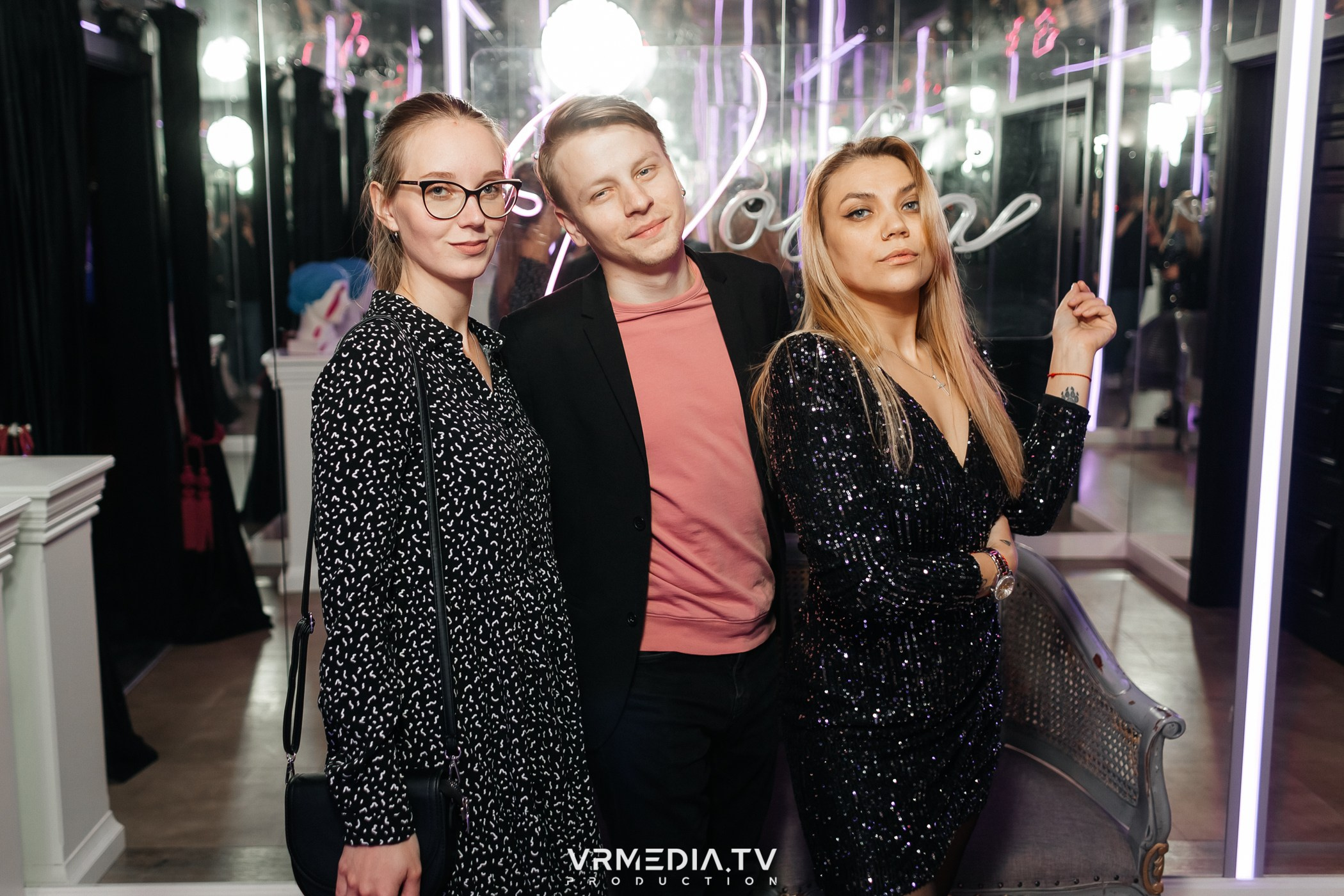 POP-STAR PARTY в караоке-баре «Volna»