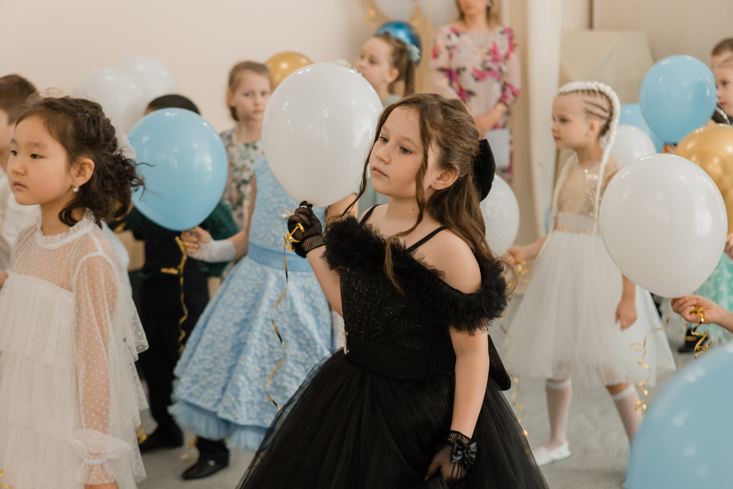 Фотосъемка выпускного в детском саду. Видеосъемка и фотосъемка свадеб. Фотограф и оператор на свадьбу. Видеосъемка подкастов, собственная видео-фотостудии. Предметная фотосъемка