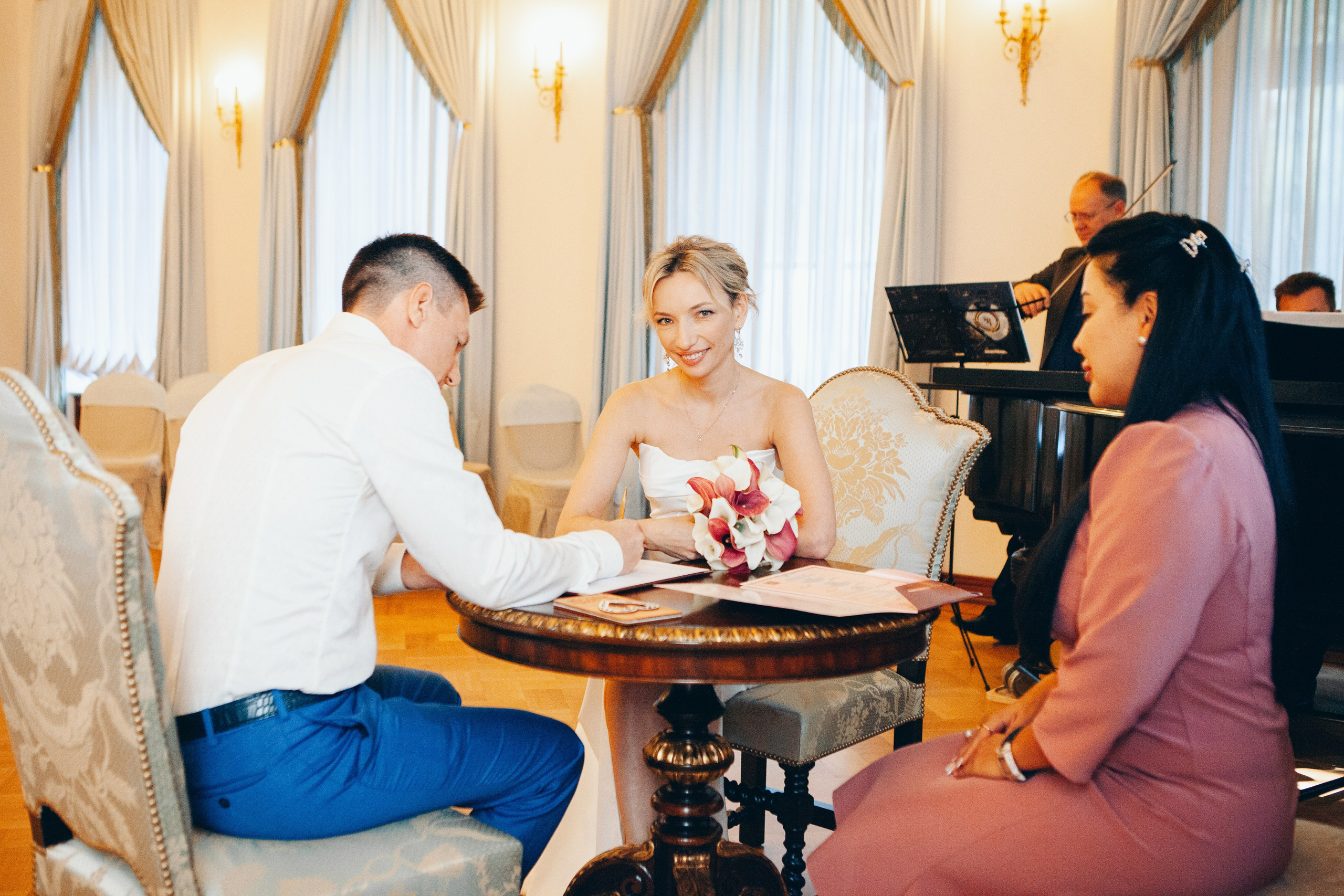 Утро невесты и фотосессия в гостинице radisson collection hotel moscow бывшая гостиница украина. Фотограф Ольга Ефремова