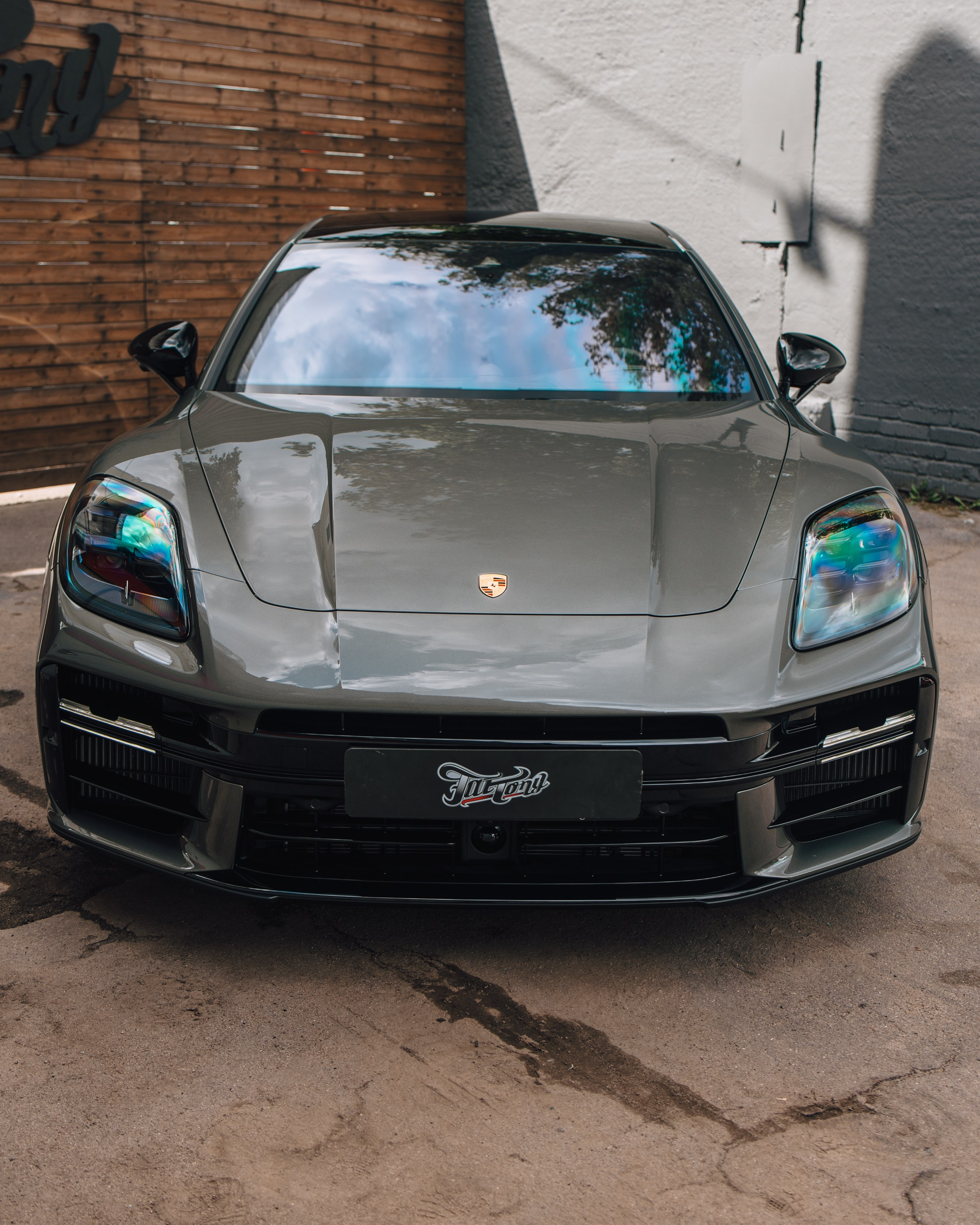 Porsche Panamera GTS оклейка глянецевый полиуретан. DeLorein