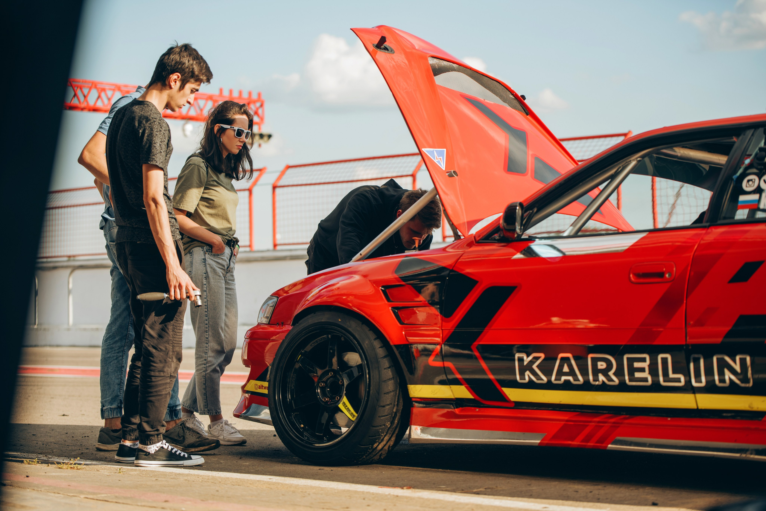 Rds запад ADM Raceway. DeLorein