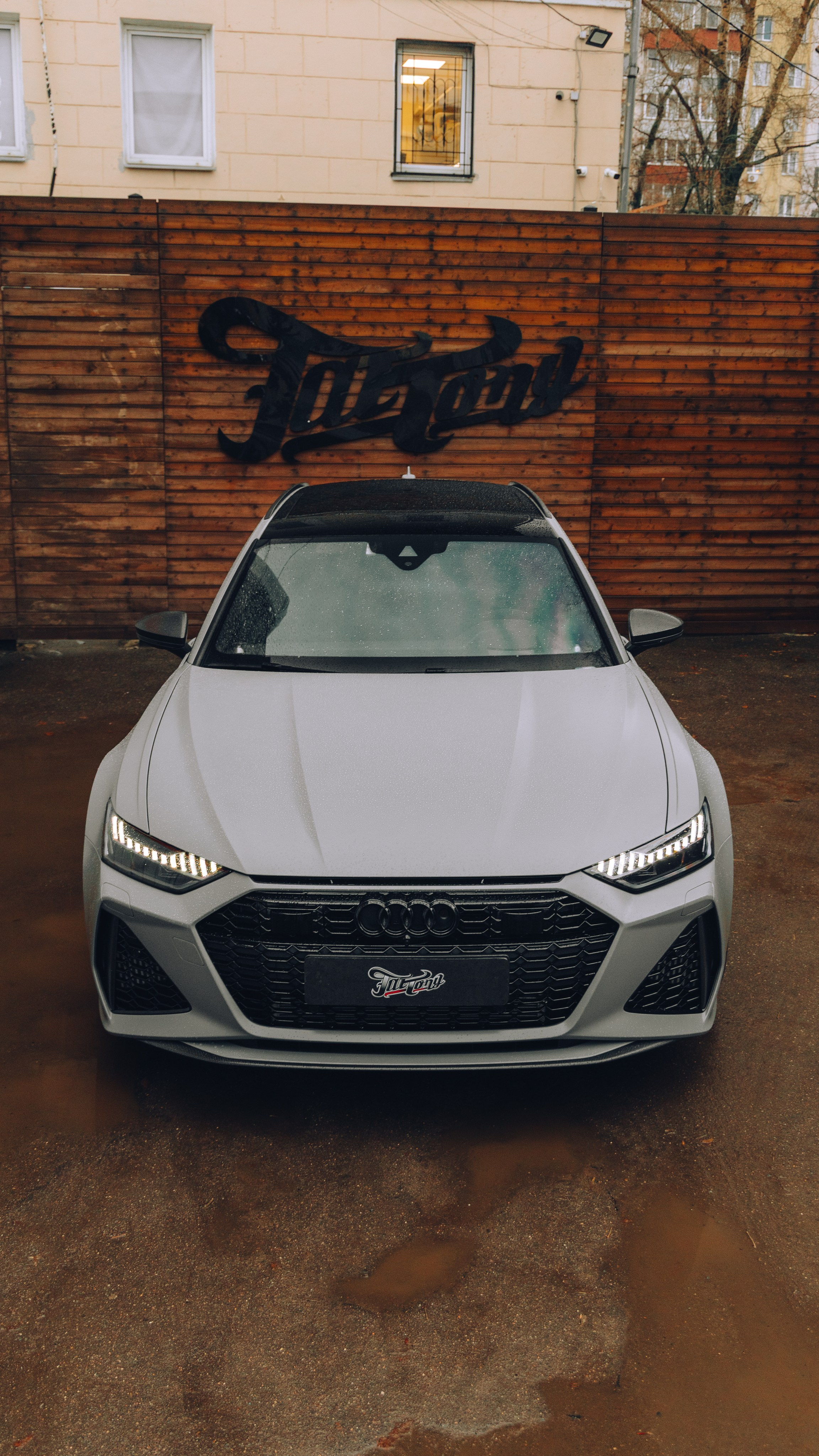 Audi RS6 снятие старой шумоизоляции и нанесение новой. DeLorein