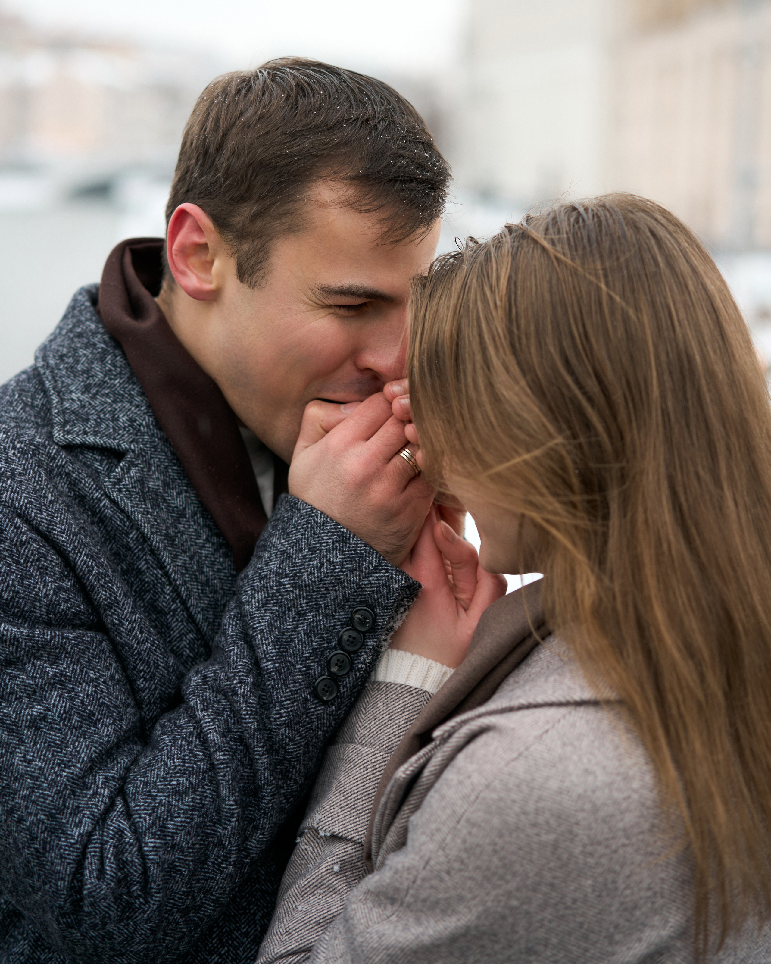 Любовь начинается с поцелуя. Minflo Photographer