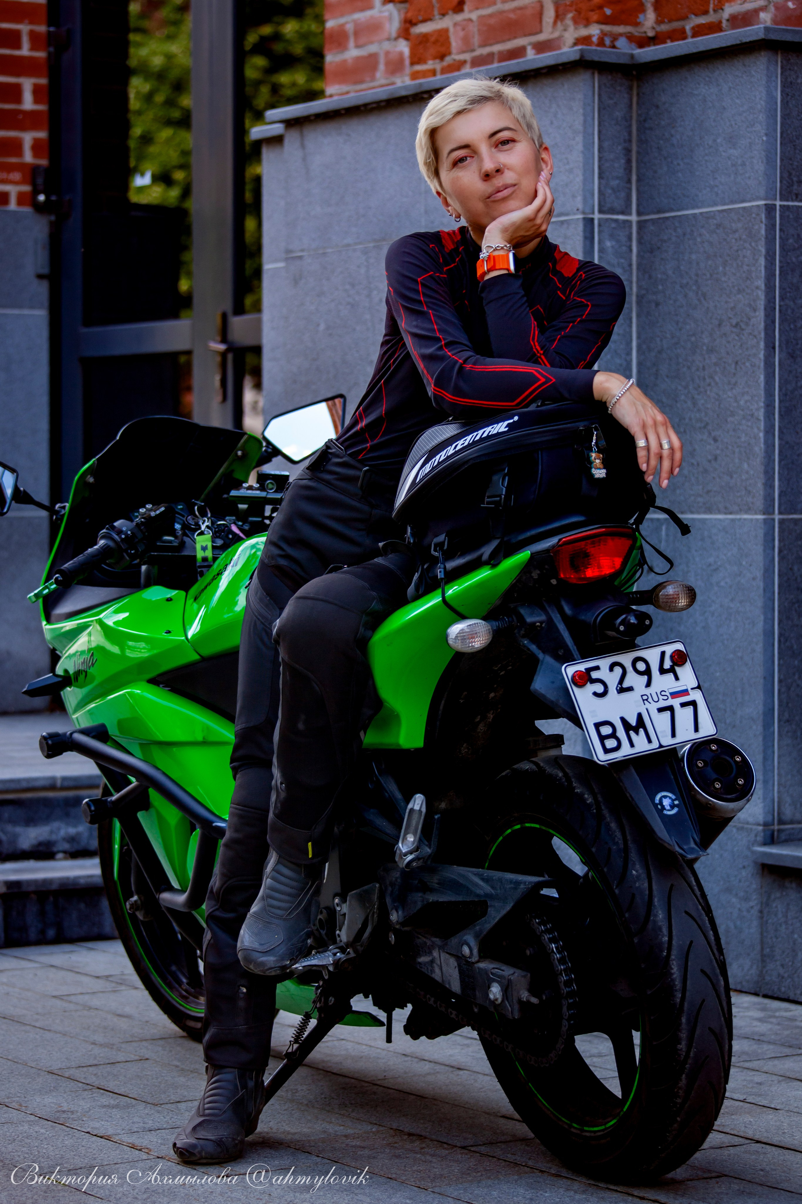 Аня и Гринч (Kawasaki Ninja 250). Виктория Ахмылова. Фотограф в Москве