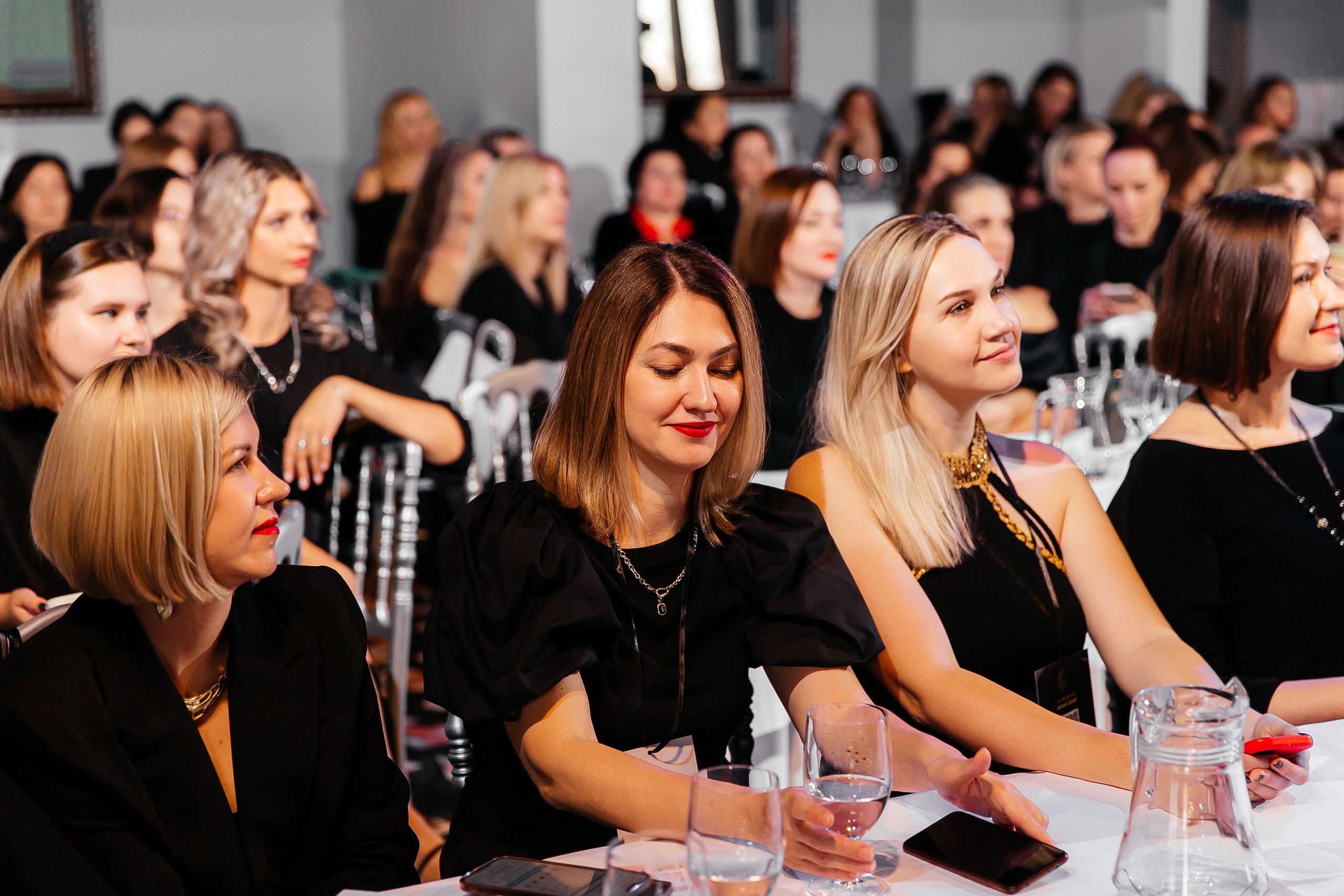 Фотозона+выступление спикеров. Фотограф в Красноярске Надежда Воскресенская