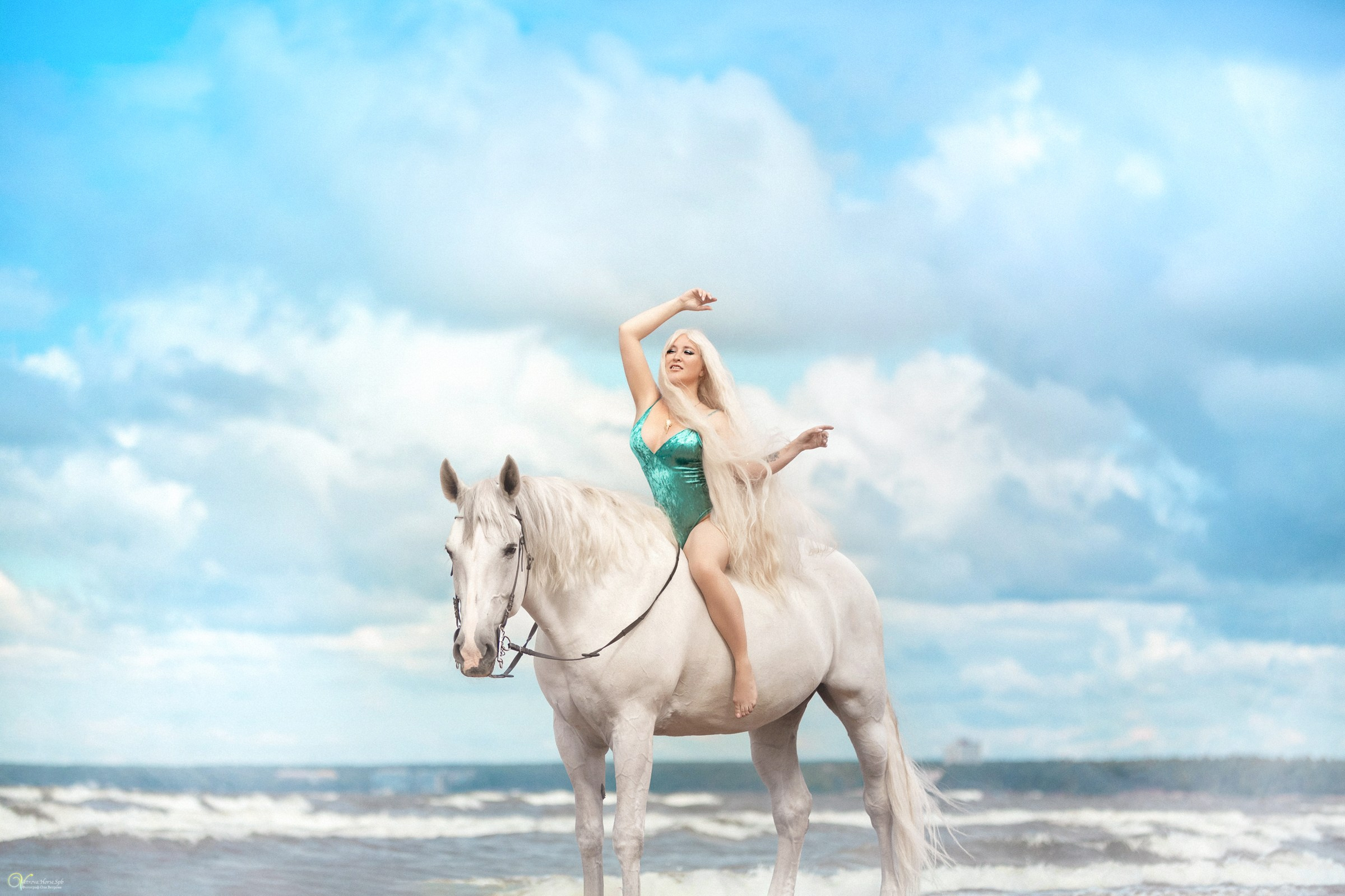 Русалка_Фотосессия с белой лошадью на заливе. Фотограф женский и мужской портрет Санкт-Петербург