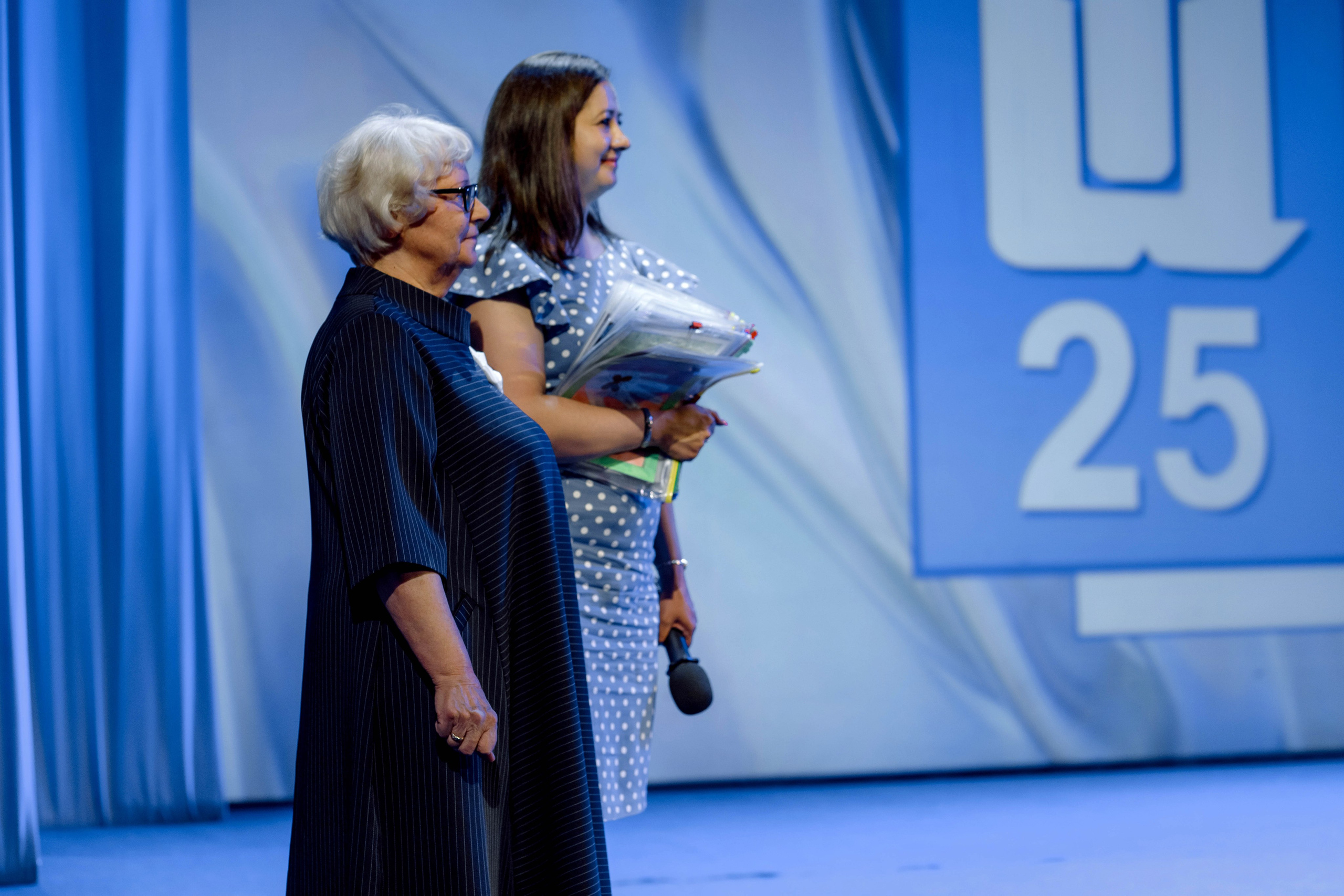 Гимназия 25 — последний звонок (Драм Театр). Свадебный фотограф Иркутск, репортажный фотограф Иркутск