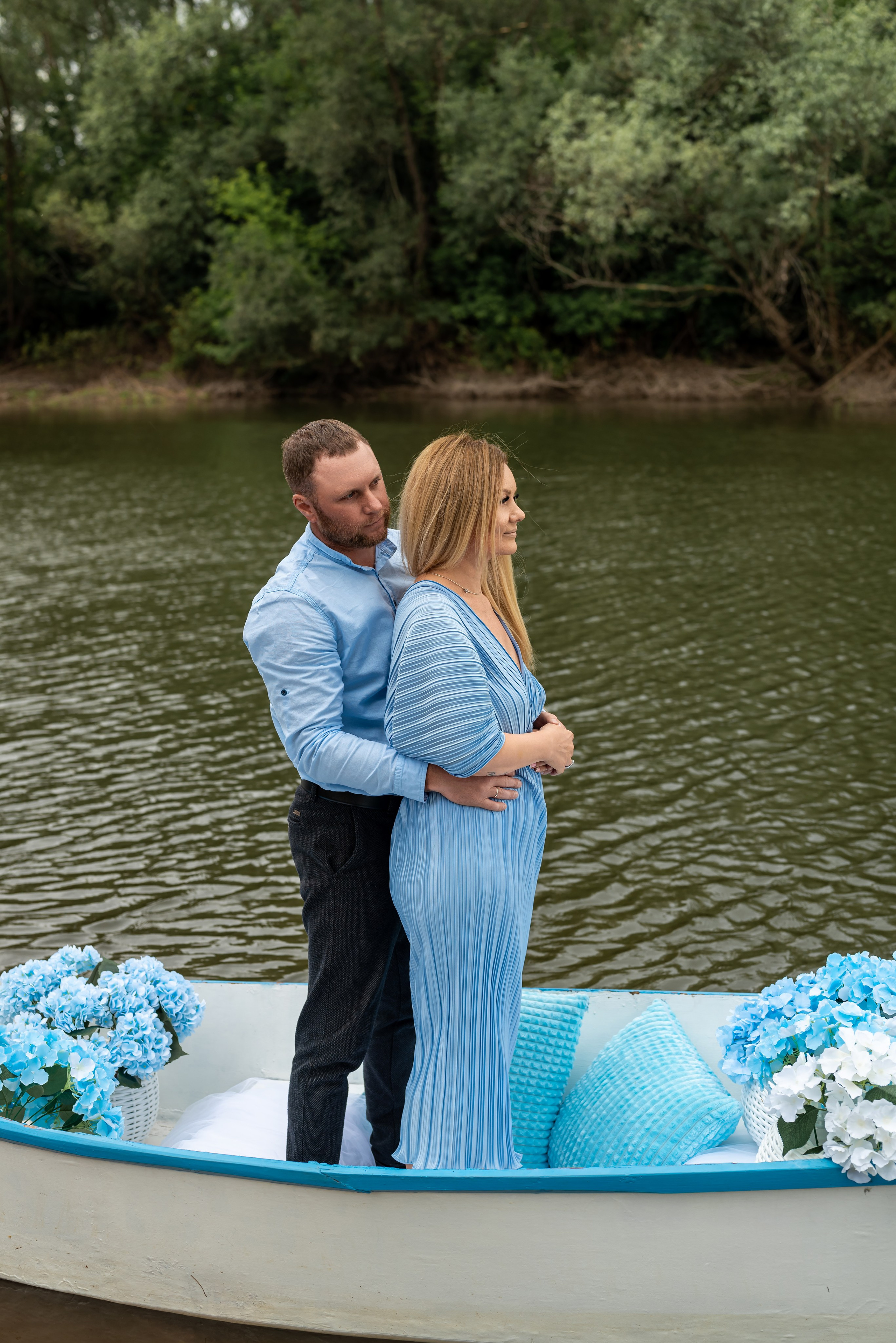 Фотопроект на лодке с голубыми гортензиями. Фотограф в городе Салават