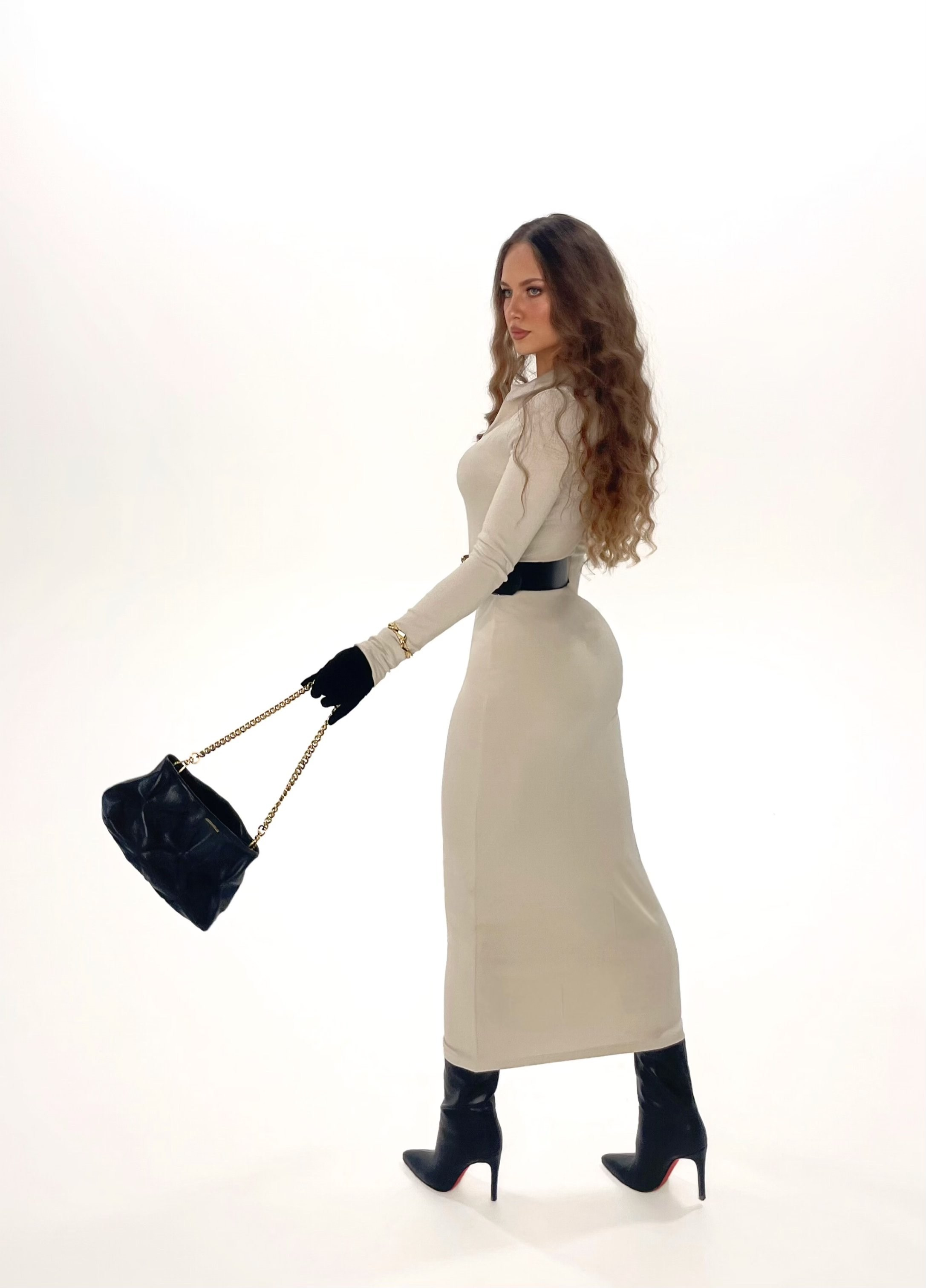 Елена, р-р 42-44, рост 170. KED Production — продакшн из СПб. Создаём фото, видео и контент, который помогает брендам и селлерам продавать больше