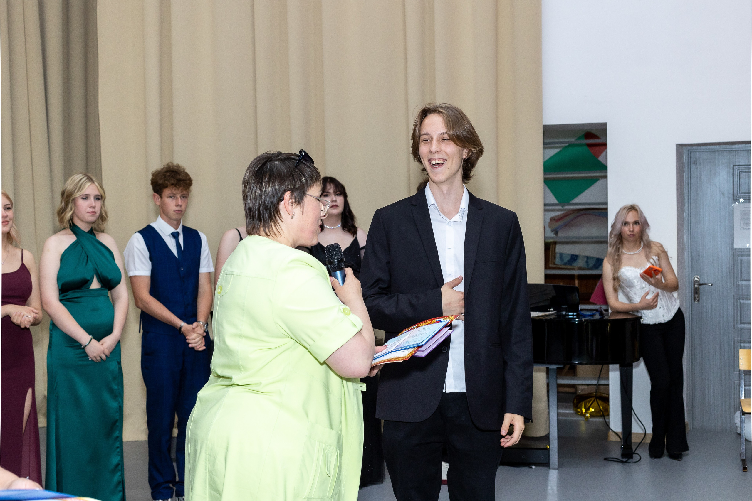 Вручение аттестата 2025. Выпускные альбомы Майкоп, Краснодар Елена Золотарева