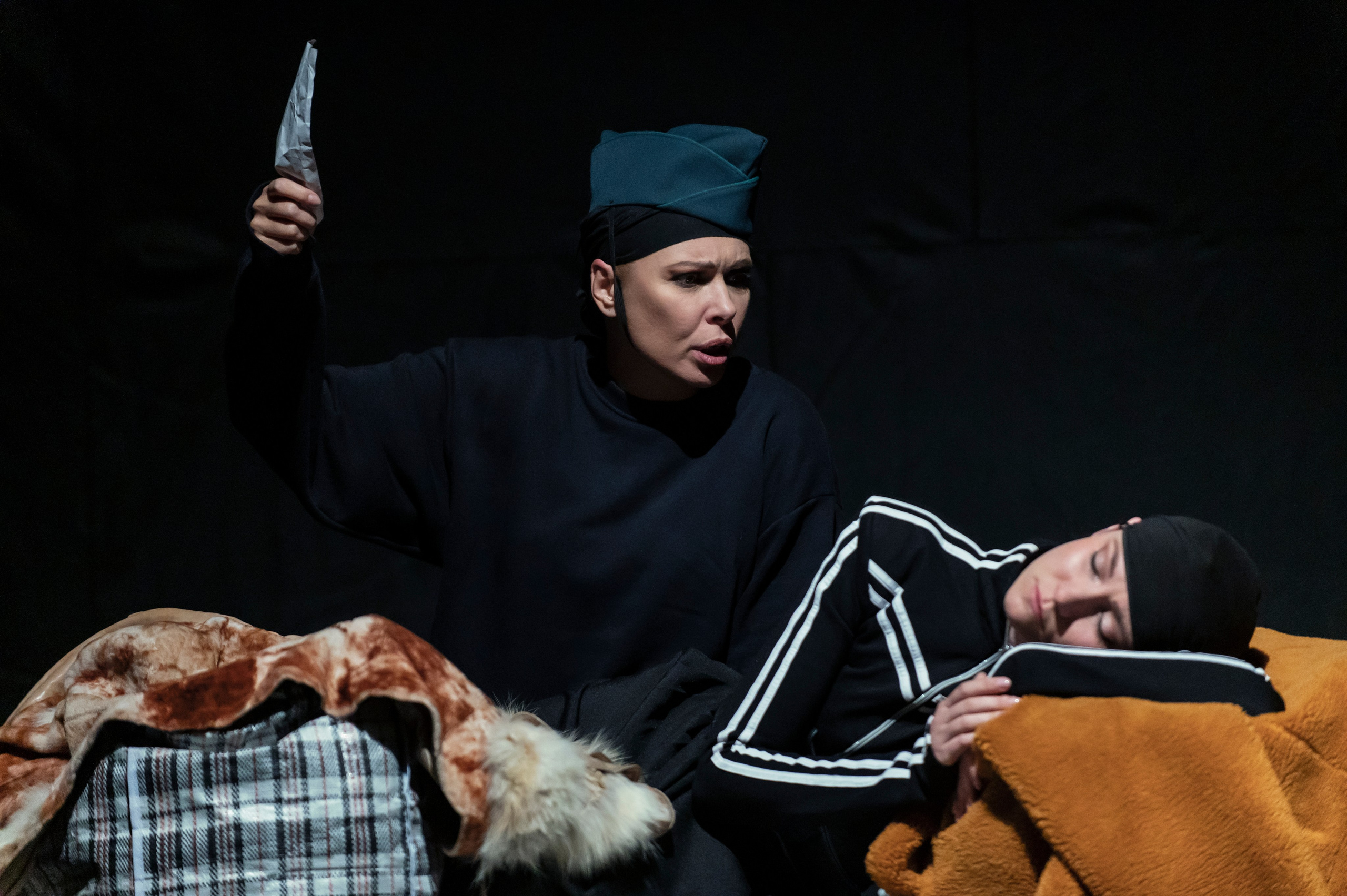 Спектакль "Магазин", Небольшой Драматический Театр /Санкт-Петербург/. Татьяна Колганова, Анна Шельяпкова, Михаил Тараканов