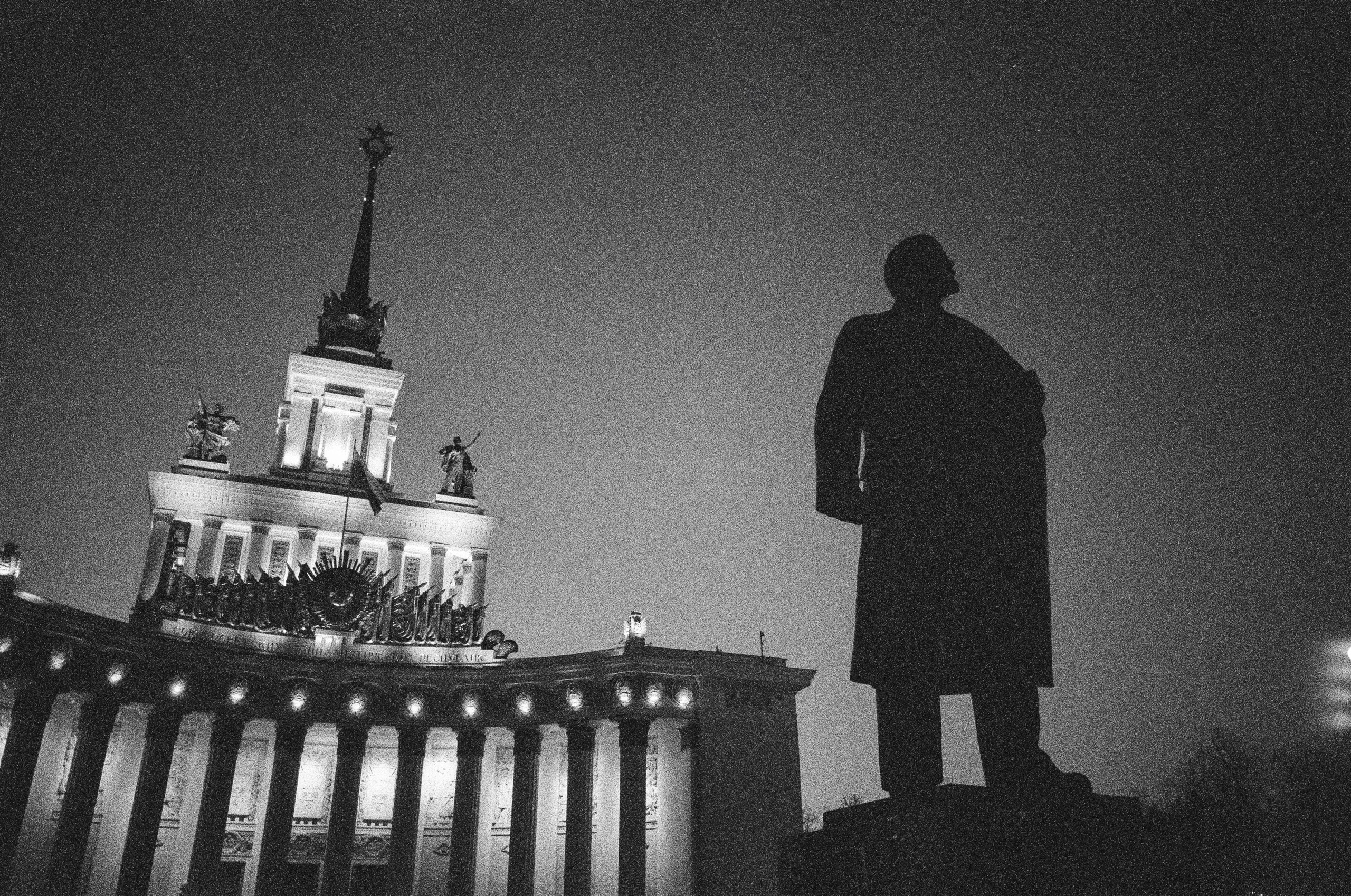Памятник Ленину на ВДНХ