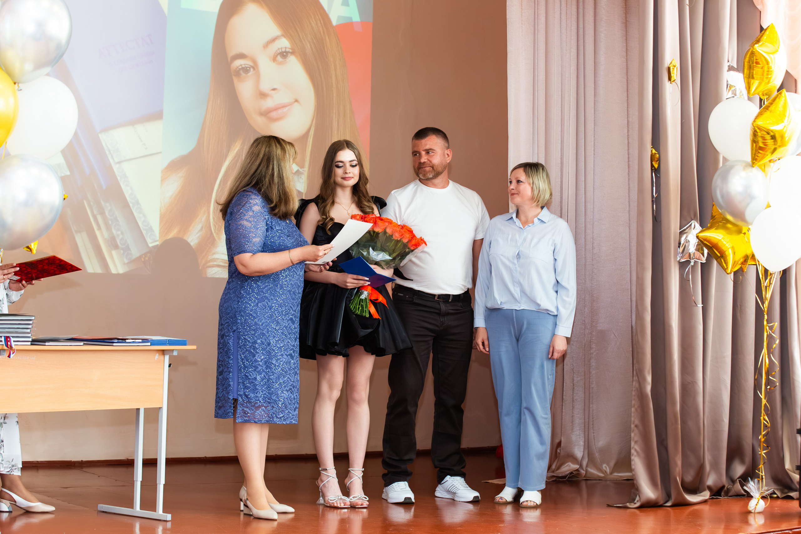 ВРУЧЕНИЕ ДИПЛОМОВ 2025 4 ШКОЛА Г.МЦЕНСК. Профессиональный фотограф в Мценске и Орловской области