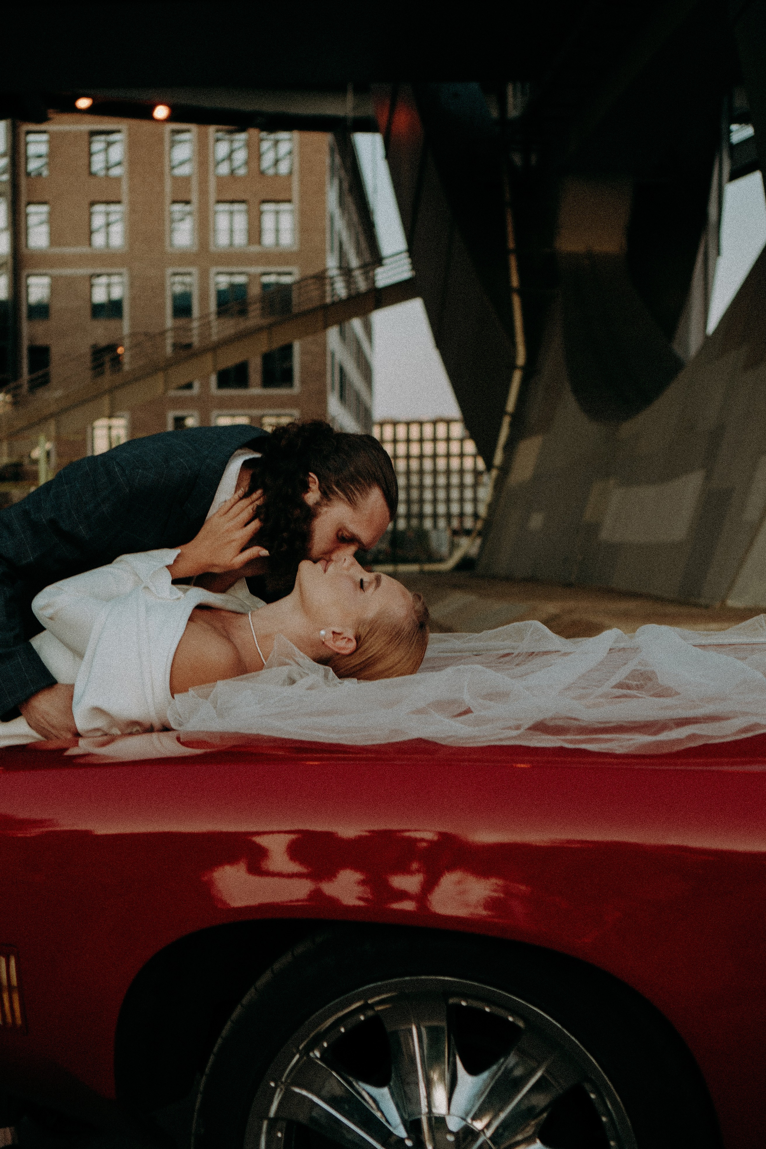 СВАДЕБНАЯ СЬЕМКА ВОЗЛЕ МСОТА БЕТАНКУРА НА КАБРИОЛЕТЕ. Профессиональный фотограф, Санкт-Петербург — Виктория Богомолова