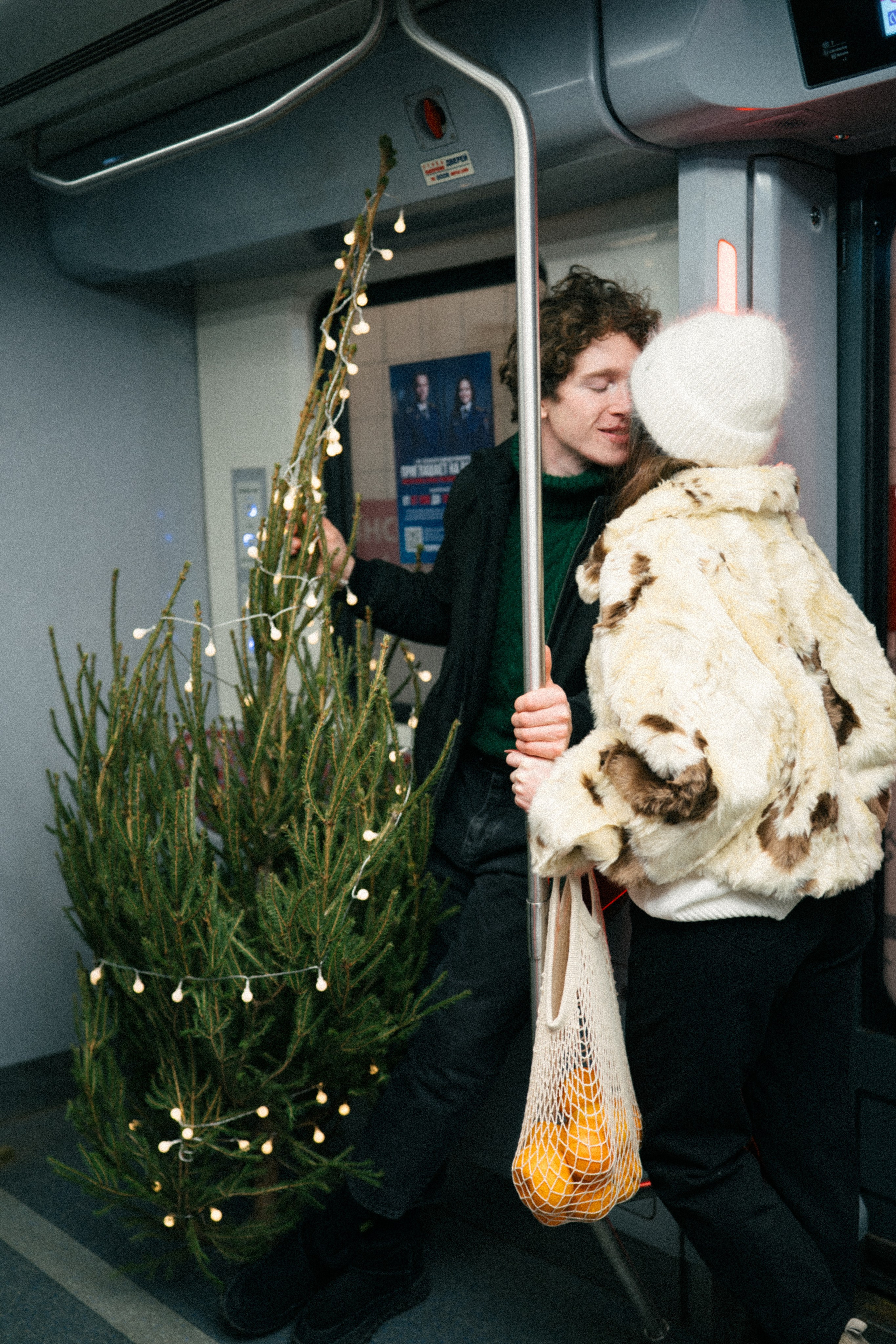 НОВОГОДНЯЯ ПРОГУЛКА ПАРЫ ПО ЧЕРНЫШЕВСКОЙ ПЕРЕД НОВЫМ ГОДОМ. Профессиональный фотограф, Санкт-Петербург — Виктория Богомолова