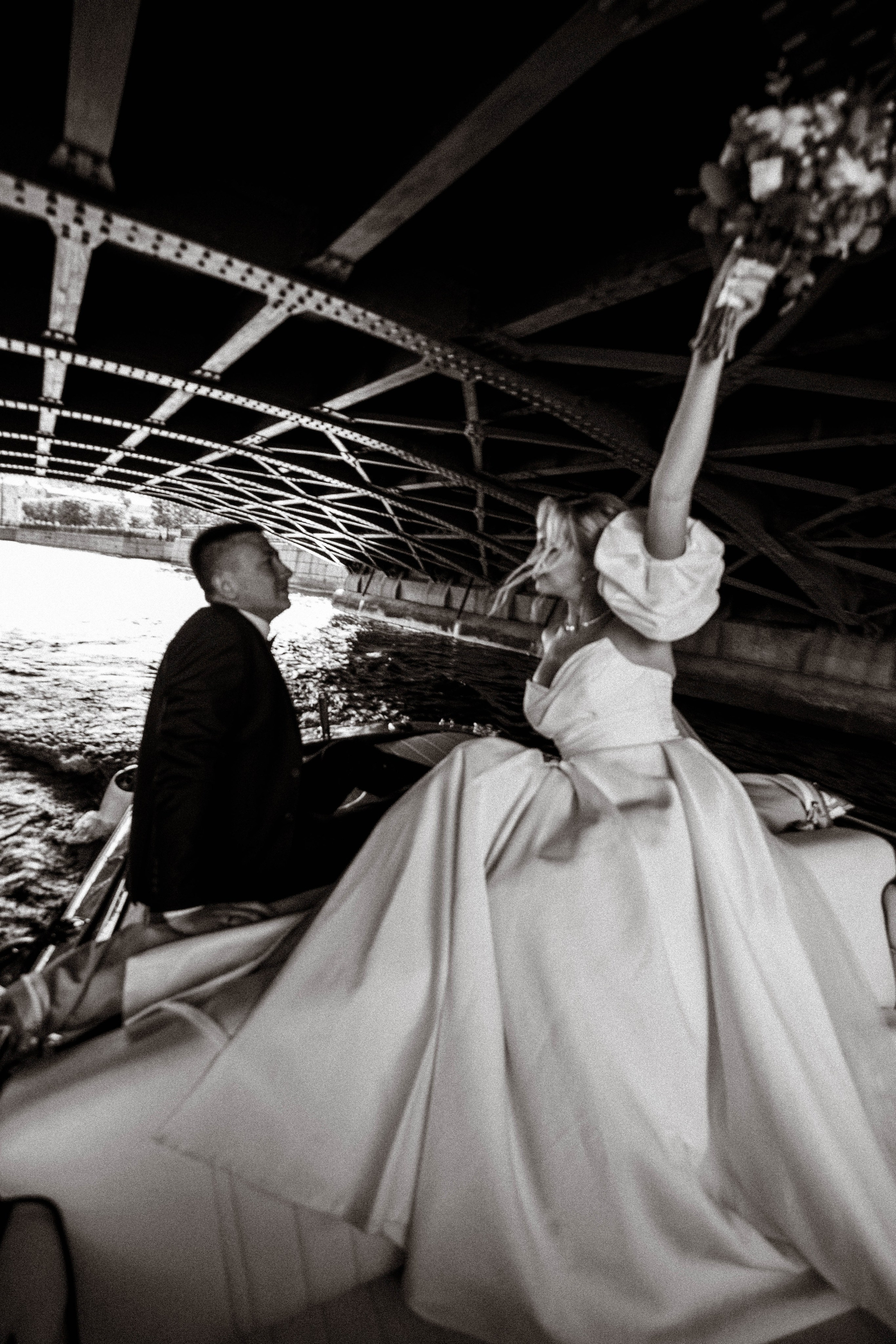 СВАДЕНБНАЯ СЬЕМКА НА КАТЕРЕ ПО КАНАЛАМ САНКТ-ПЕТЕРБУРГА И В АКВАТОРИИ НЕВЫ. Профессиональный фотограф, Санкт-Петербург — Виктория Богомолова