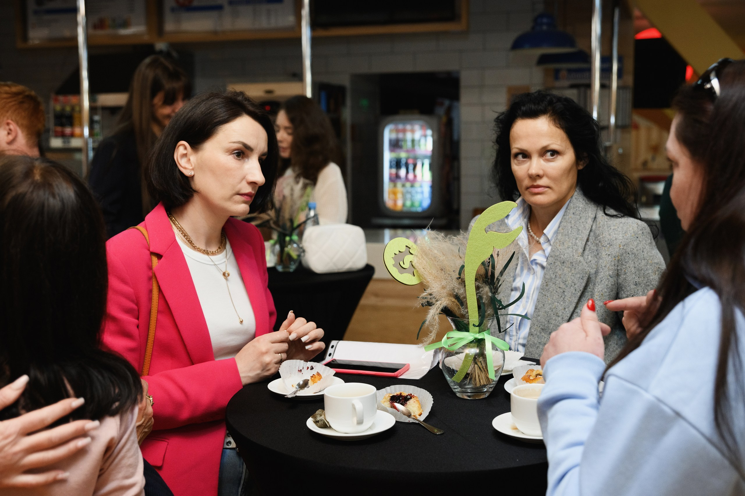 Фотосъемка бизнес-завтрака в Петропавловске-Камчатском, Бизнес-фотосессия во время делового завтрака в Петропавловске-Камчатском, Профессиональная съемка бизнес-встреч с фуршетом в Петропавловске-Камчатском, Корпоративная фотосессия на бизнес-завтраке в Петропавловске-Камчатском, Стоимость фотосъемки бизнес-мероприятий в Петропавловске-Камчатском.