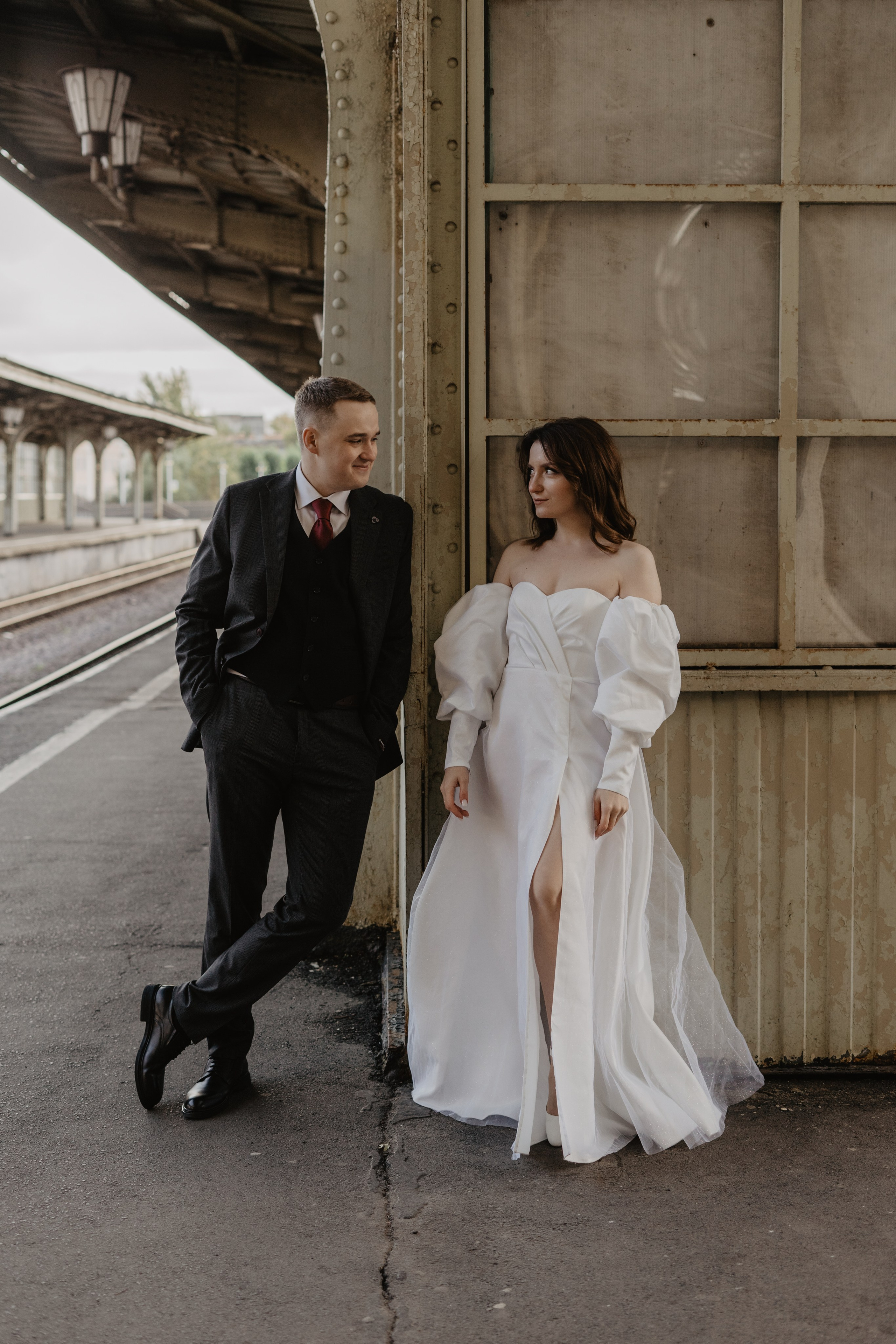 Оксана & Денис | Влюбленные на вокзале. Дина Альбур | Фотограф в Санкт-Петербурге