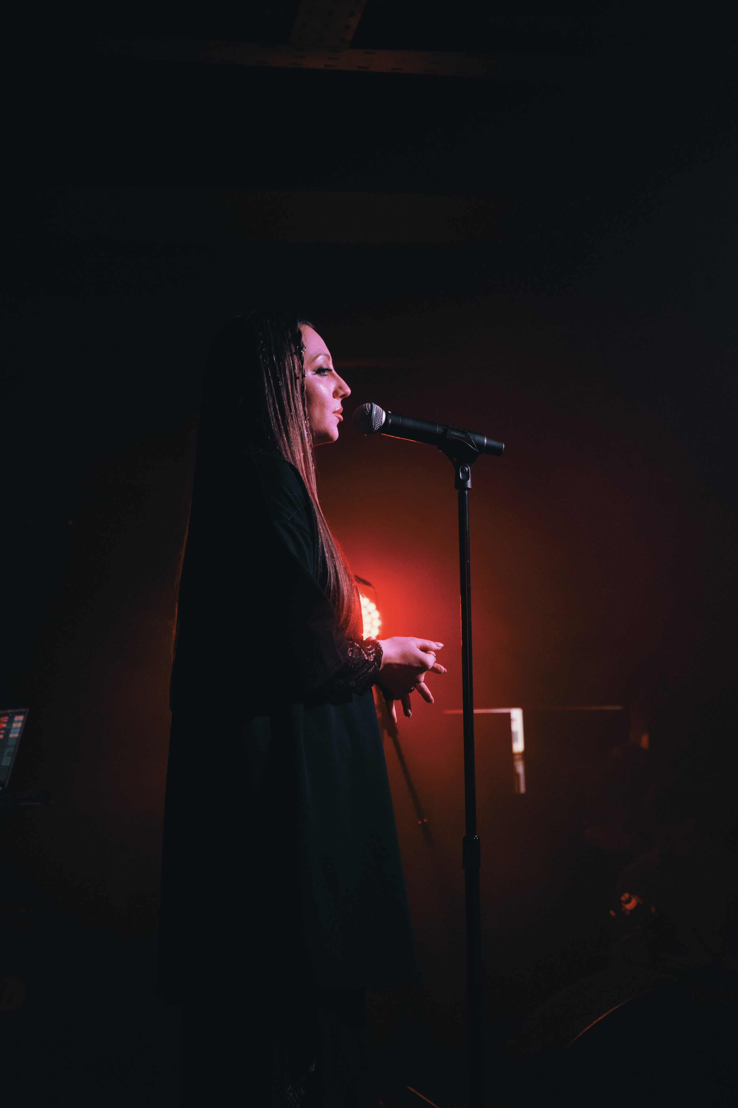 Аили. Первый сольный концерт в"Мумий Тролль Music Bar». Никита Скрипник — ТЕАТР В СТИЛЕ ФЭШН