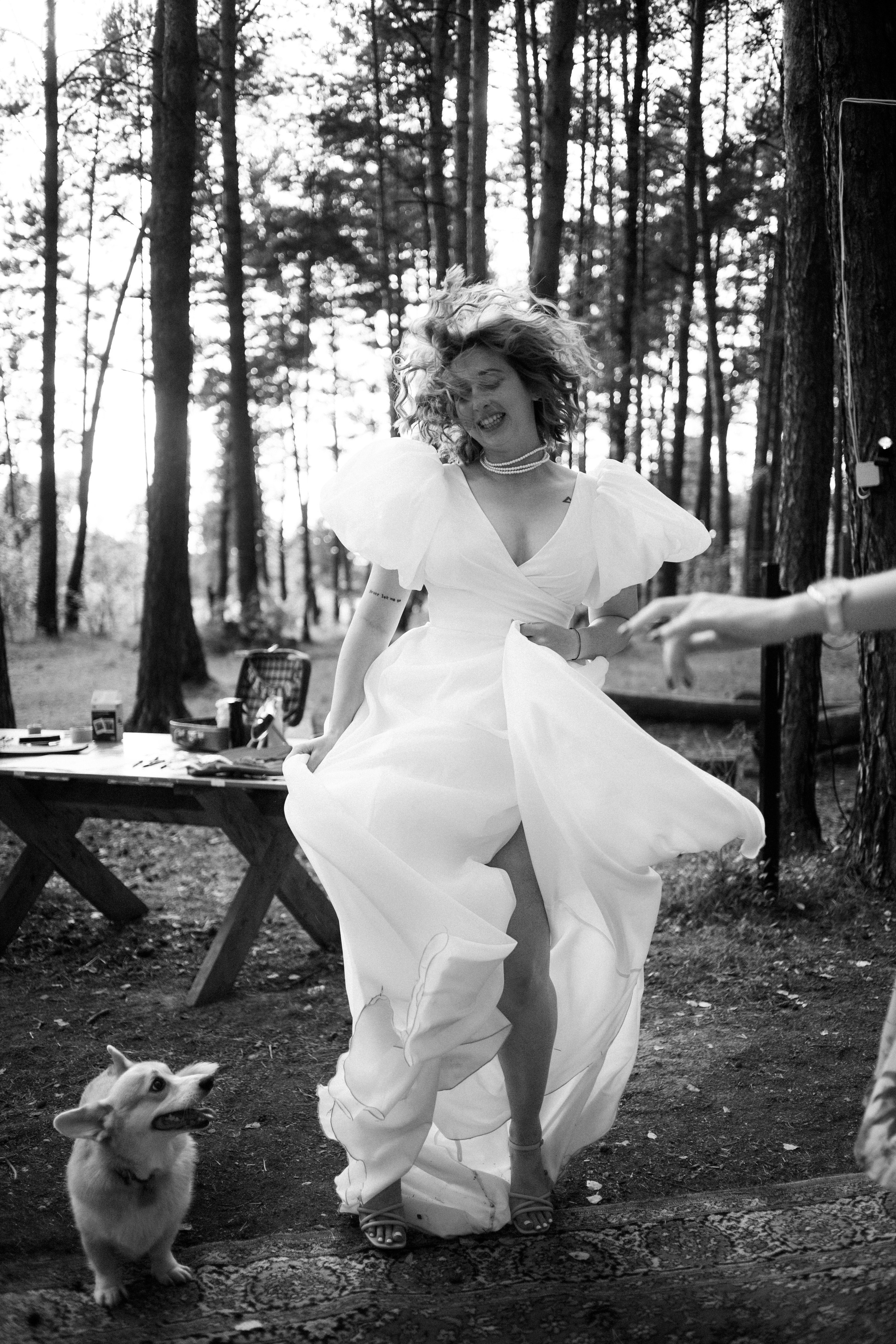 Корги свадьба в сосновом лесу. Фотограф Москва Жуковский Раменское