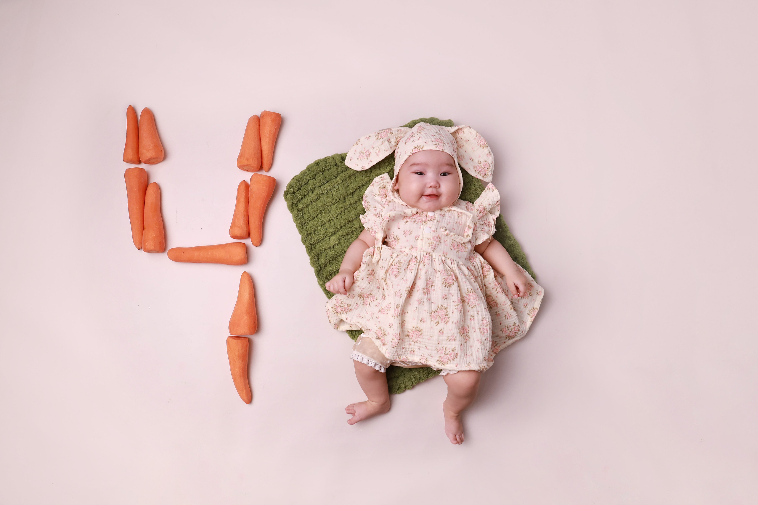 Мой первый годик. Фотограф беременности, новорожденных и детей до года в Астане
