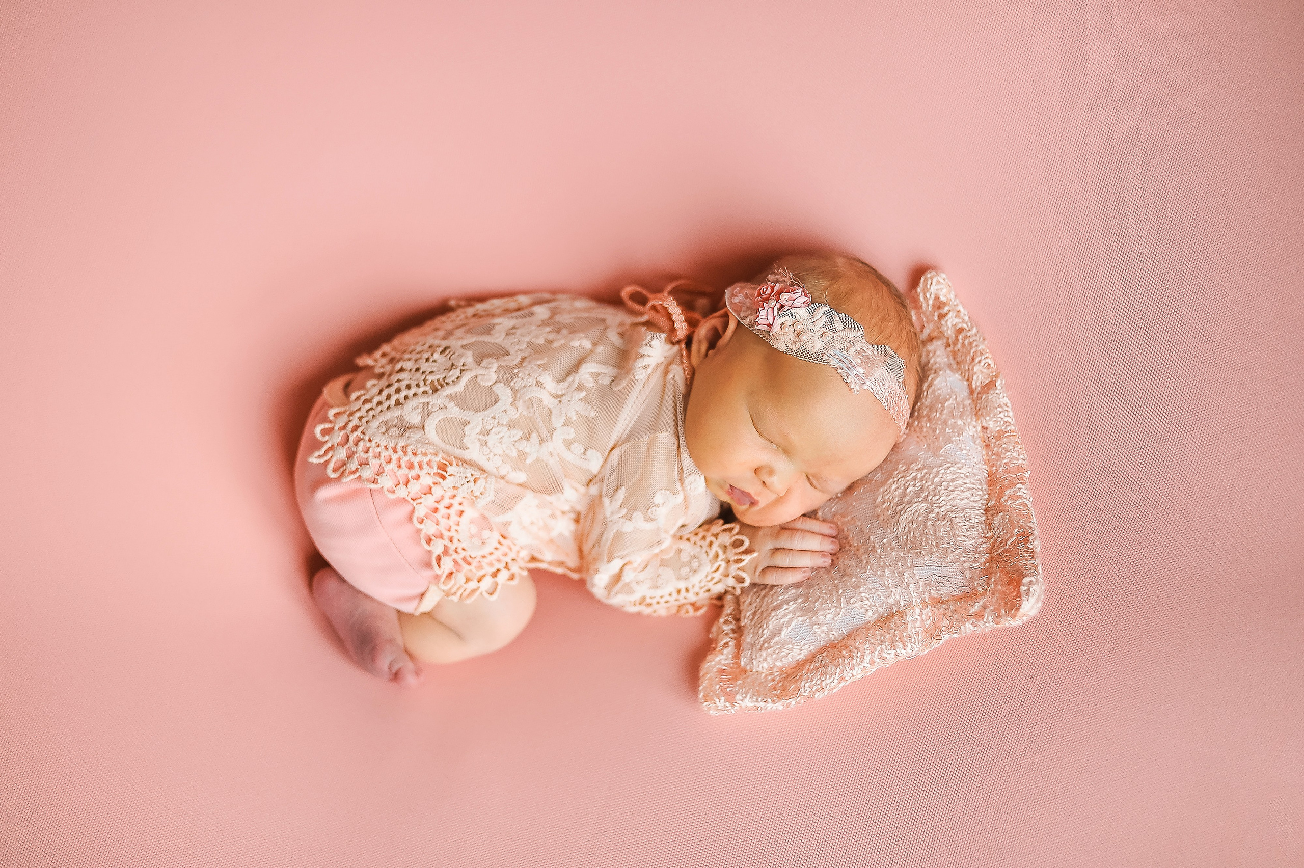 Анюта, 6 дней. Фотограф новорождённых в Йошкар-Оле Ильмира Сидоркина