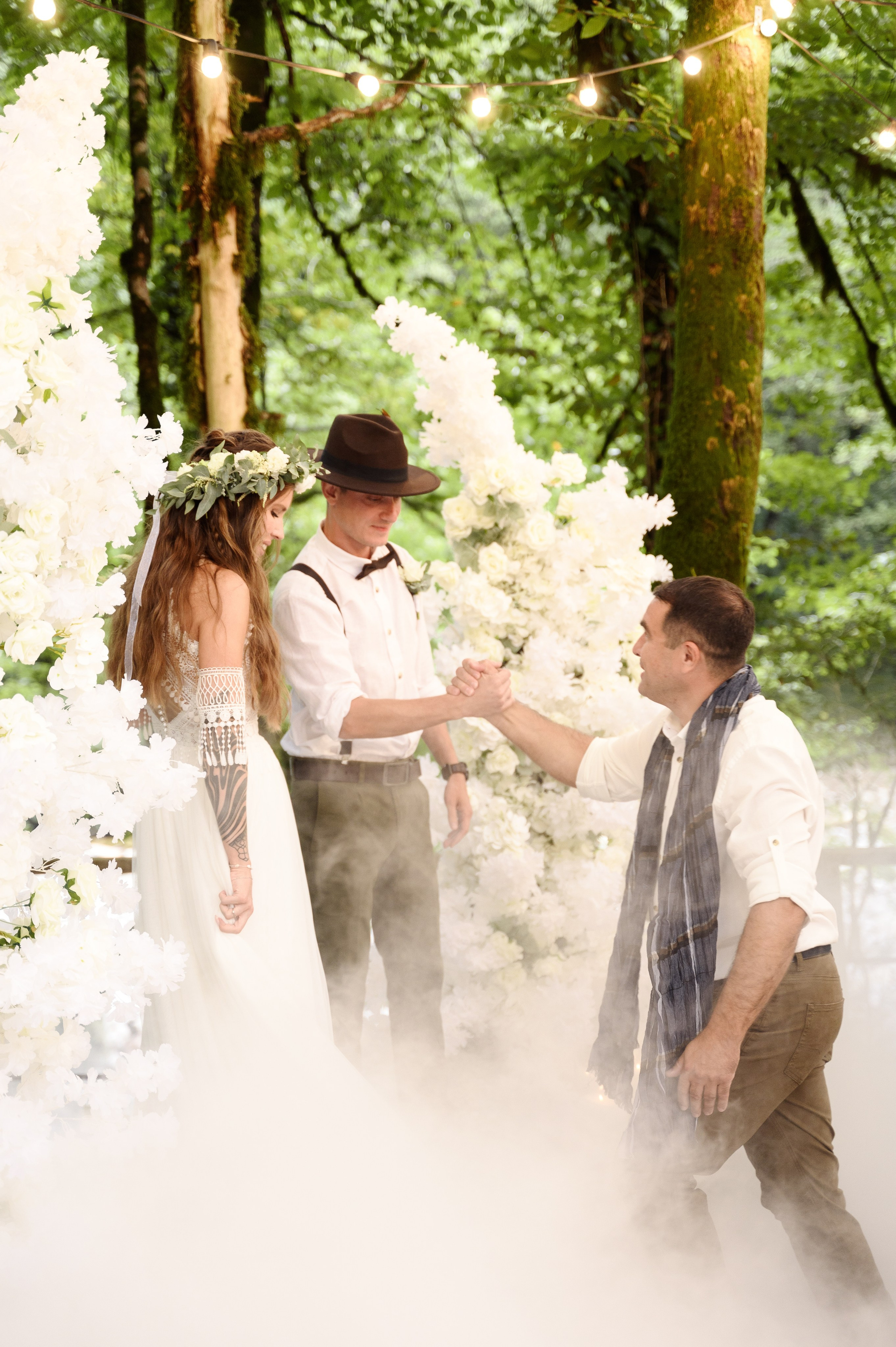 Свадебная съемка в Сочи, церемония бракосочетания в лесу