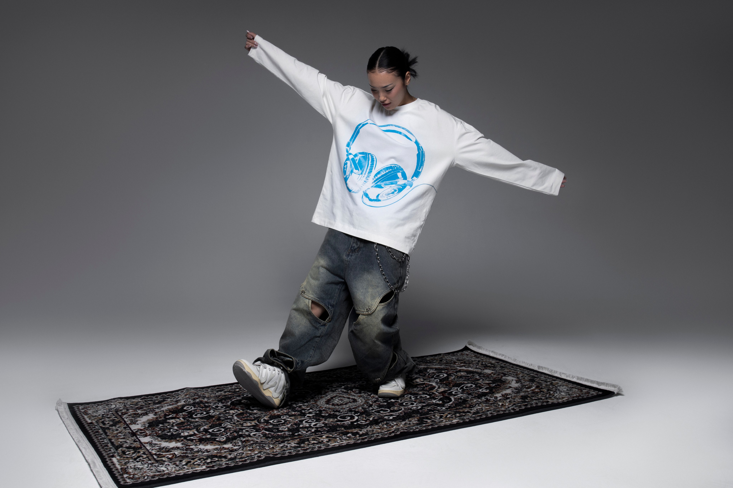 КАТАЛОГ | серый фон. RUNA production — стильные съемки для брендов