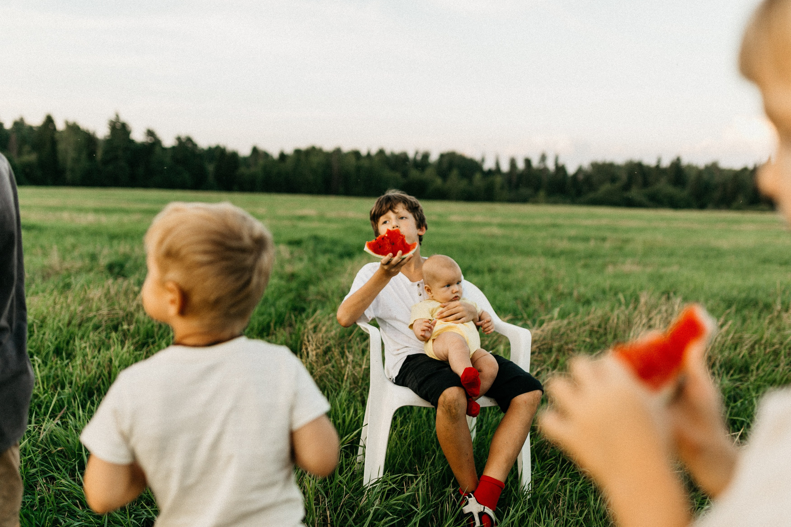 Фотосессия с красными мячами. Семейный фотограф Маша Тимофеева | Москва