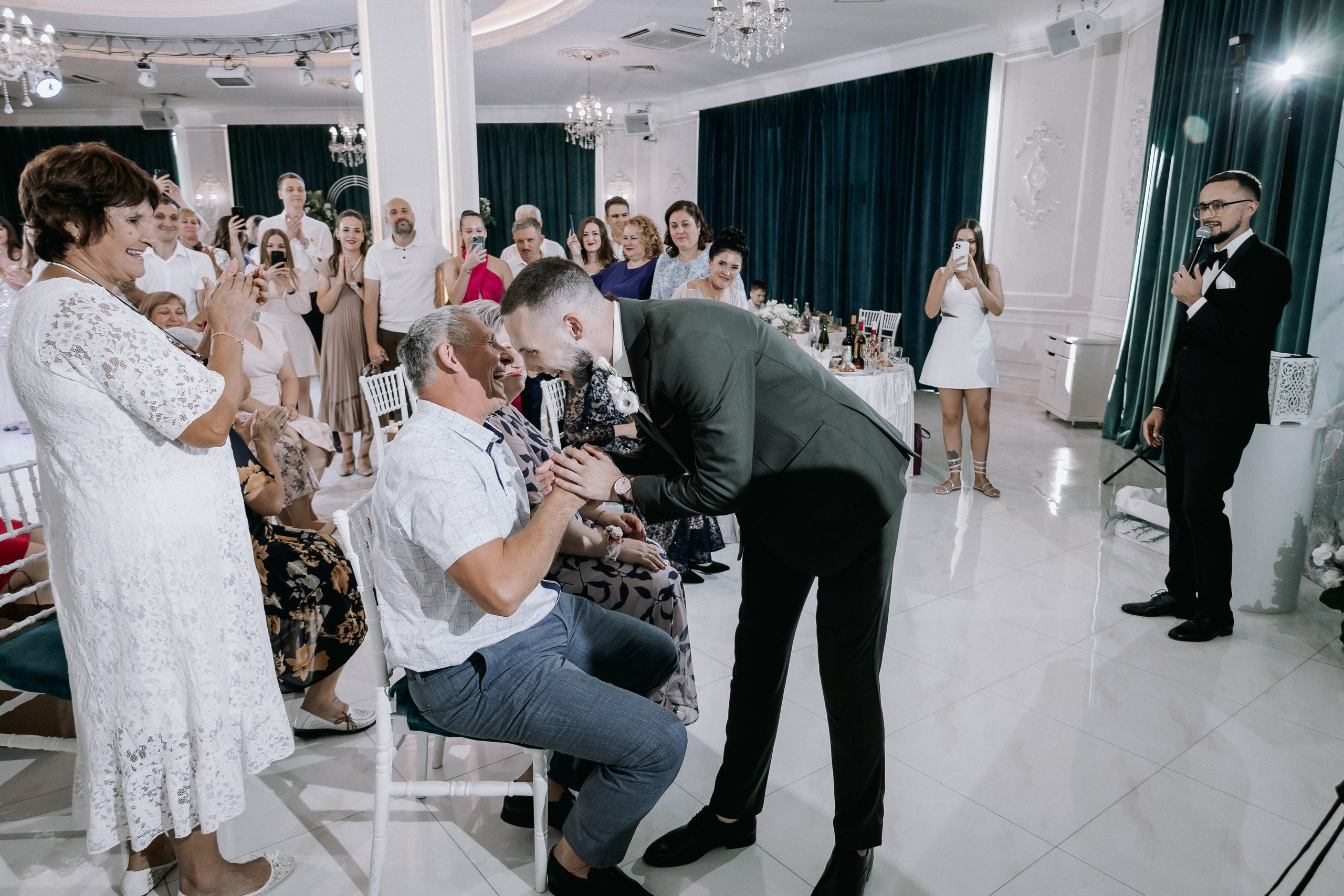 Свадебная прогулка. Эвелина и Дмитрий. Свадебная фотография. Арина Рубах