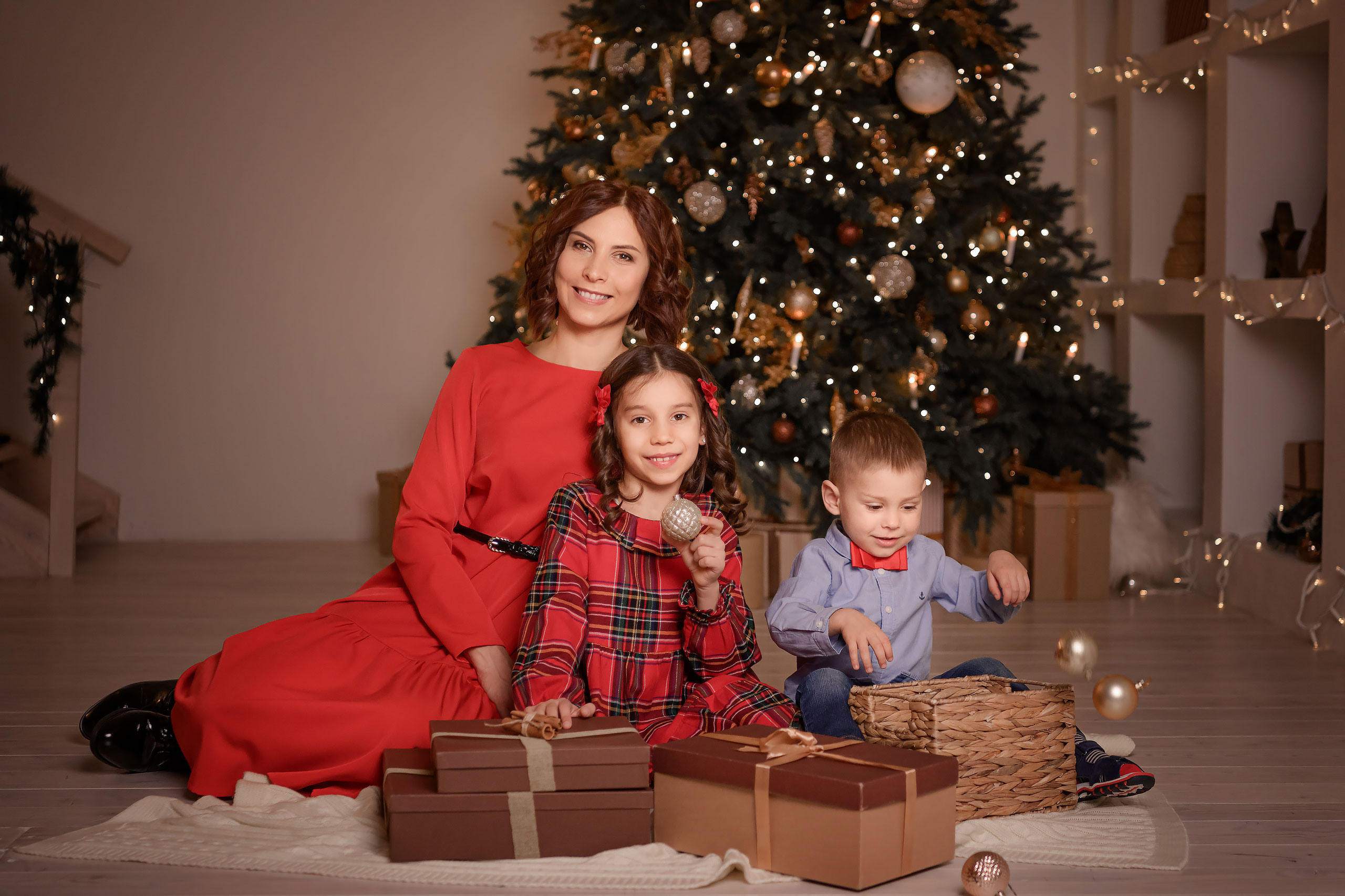 Семейная фотосессия в Красноярске. Студийная, прогулочная, домашняя. Профессиональный фотограф в г. Красноярске Татьяна Арлакова