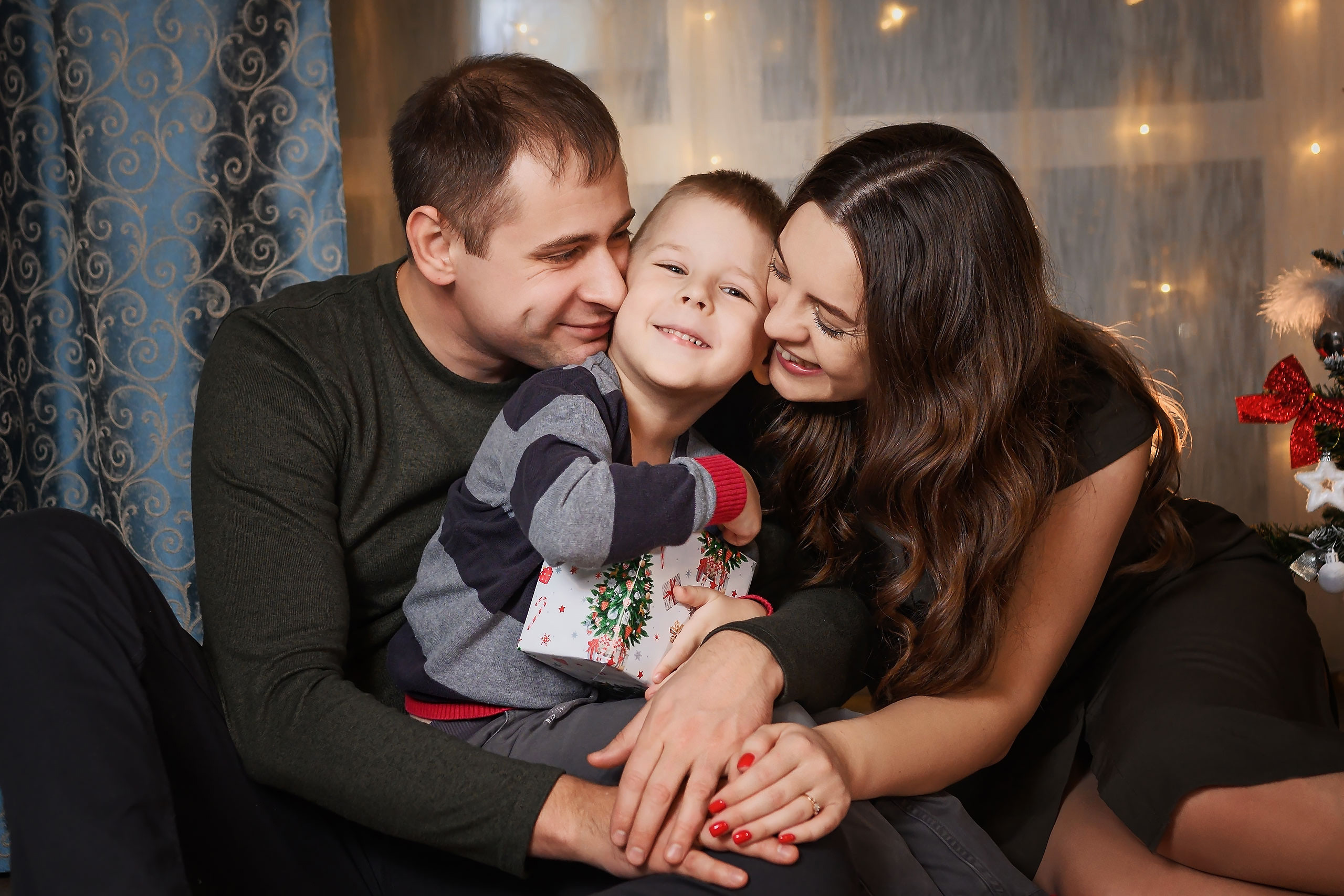 Семейная фотосессия в Красноярске. Студийная, прогулочная, домашняя. Профессиональный фотограф в г. Красноярске Татьяна Арлакова